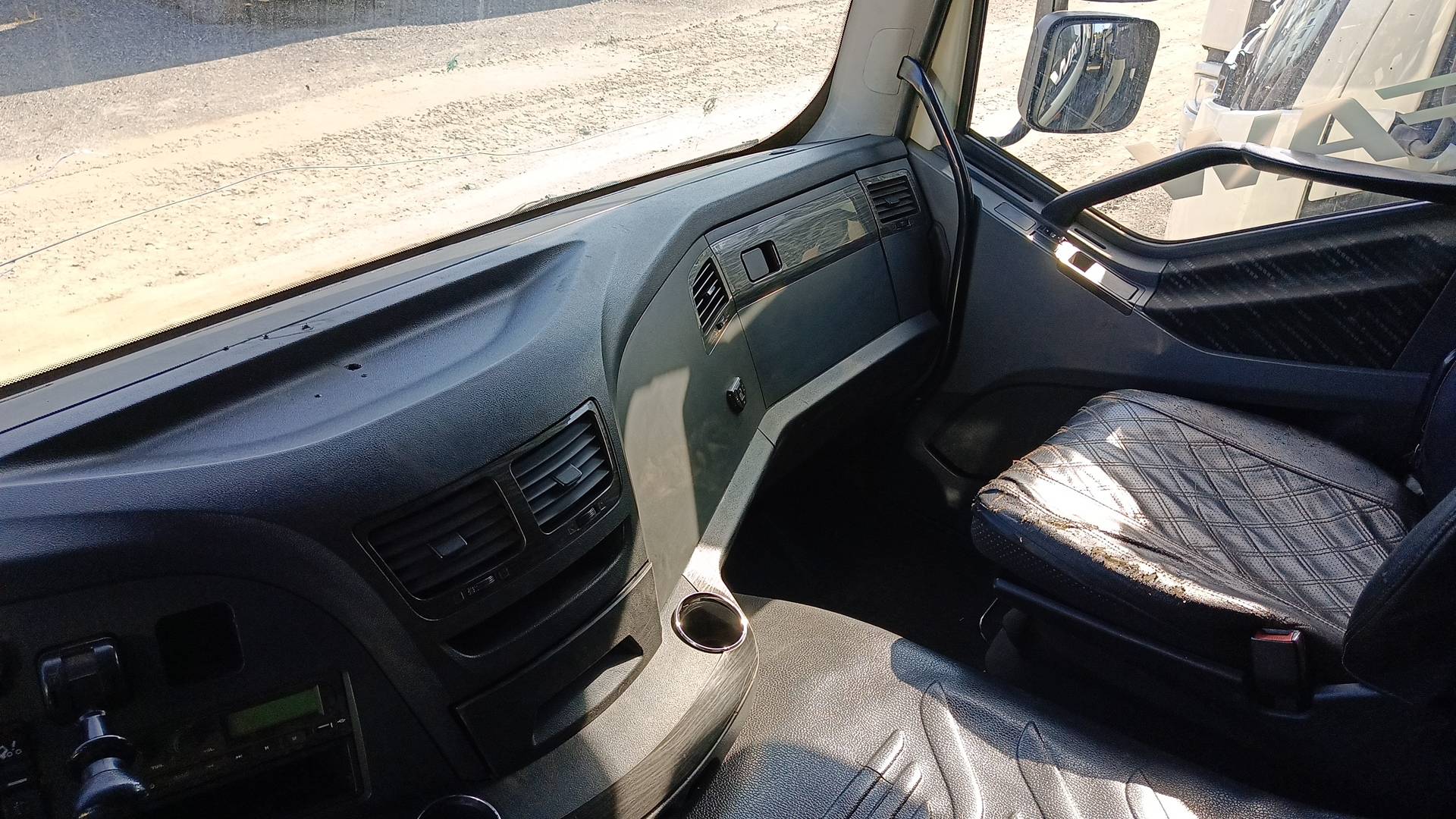 FAW CA3310P66K24T4E5 8х4,  322 468 км, 2022 года