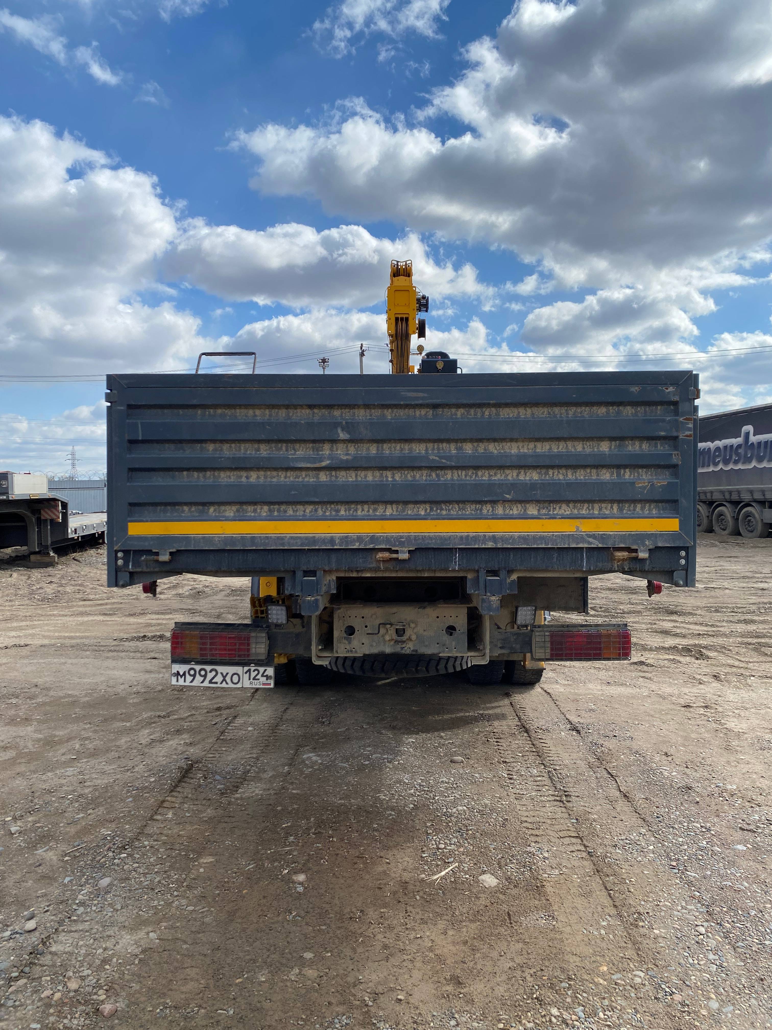 FAW CA3250P66K24L1TE5 6x6,  20 024 км, 2024 года в лизинг