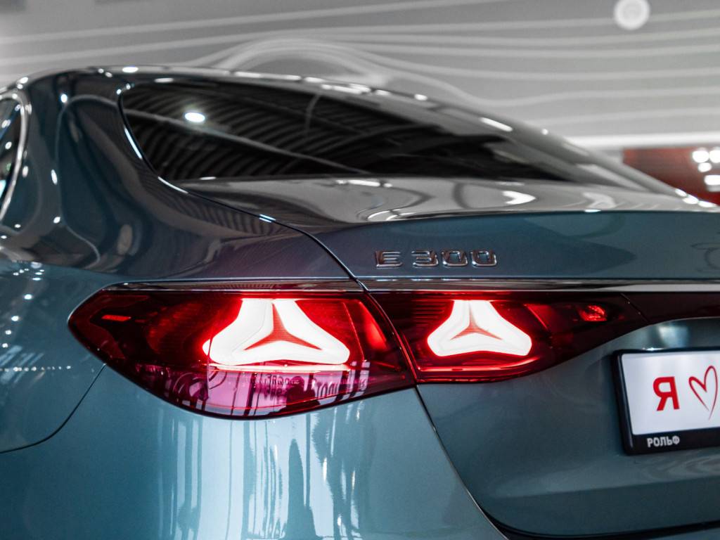 Mercedes-Benz E седан 300 4MATIC AMG Line