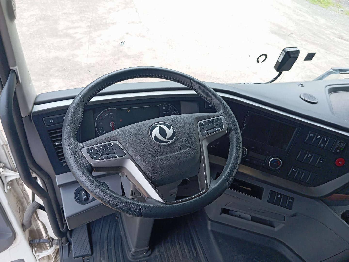 DongFeng GX DFH4180 4x2,  290 450 км, 2024 года в лизинг