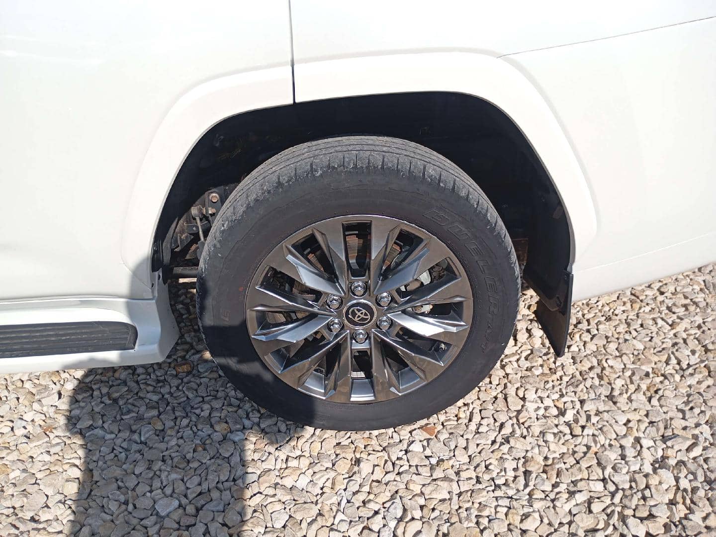 Toyota Land Cruiser 300,  74 139 км, 2024 года в лизинг