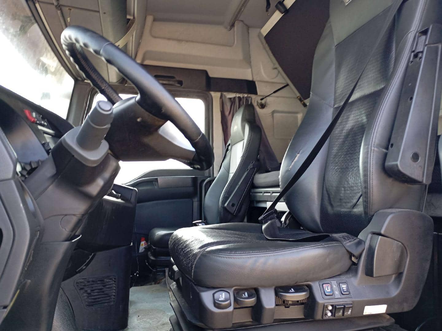 Sitrak C7H 4x2 ZZ4186V361HE,  692 403 км, 2022 года в лизинг