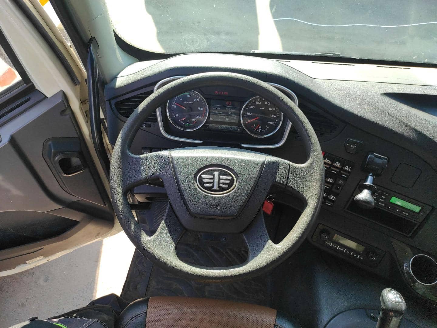 FAW CA3250P66K24L1TE5 6x6,  113 645 км, 2023 года в лизинг