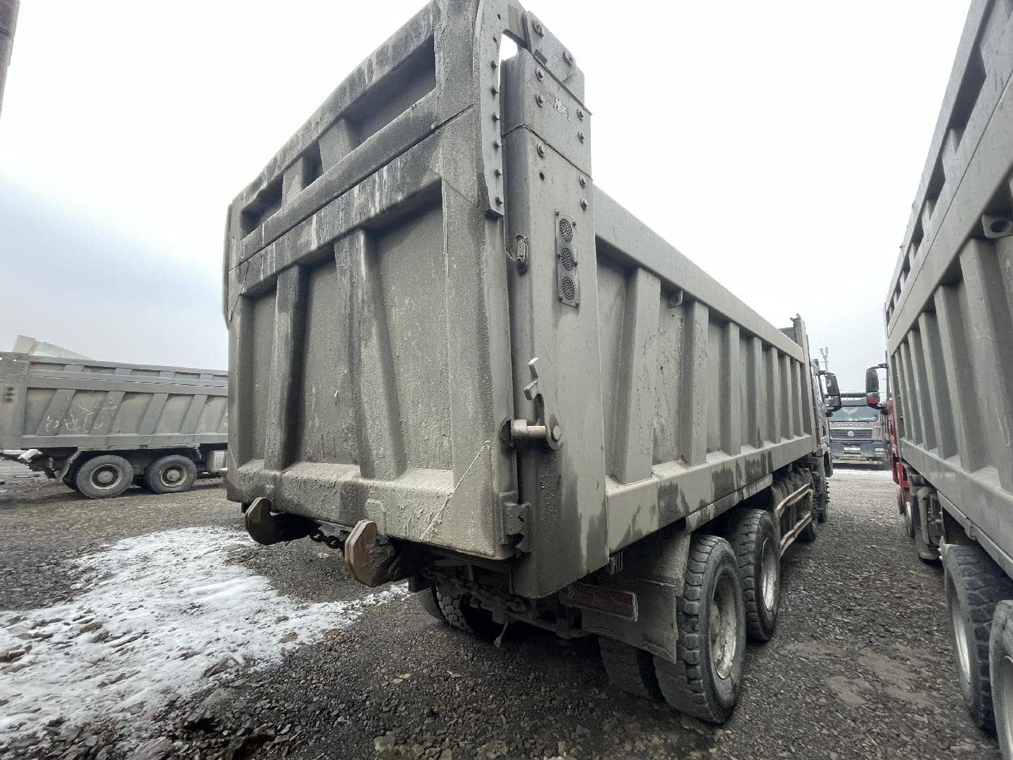 Shacman SX331863366 (скальный кузов),  109 000 км, 2023 года в лизинг