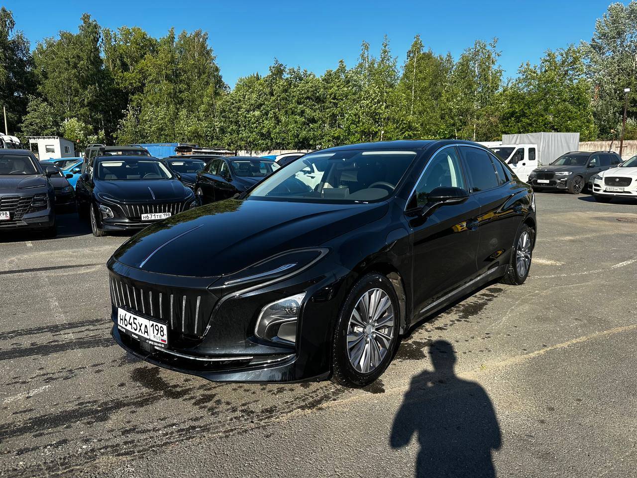 Hongqi E-QM5,  18 260 км, 2022 года в лизинг