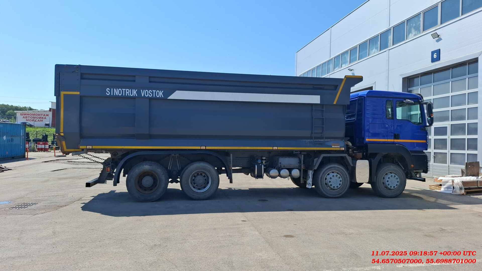 HOWO ZZ3317V386GE1 8х4,  194 394 км, 2022 года в лизинг