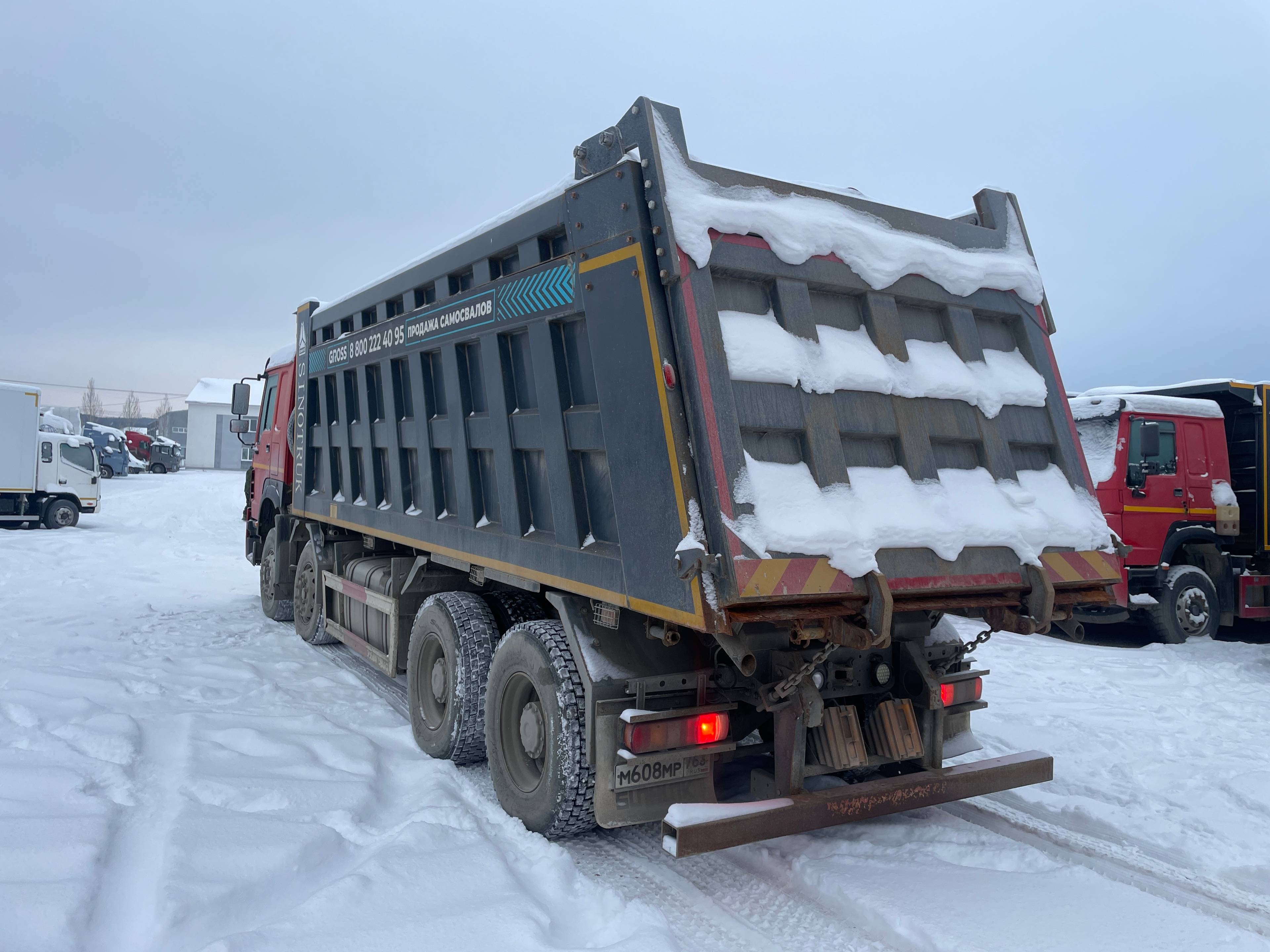 HOWO ZZ3407S3867E 8x4,  124 969 км, 2022 года в лизинг