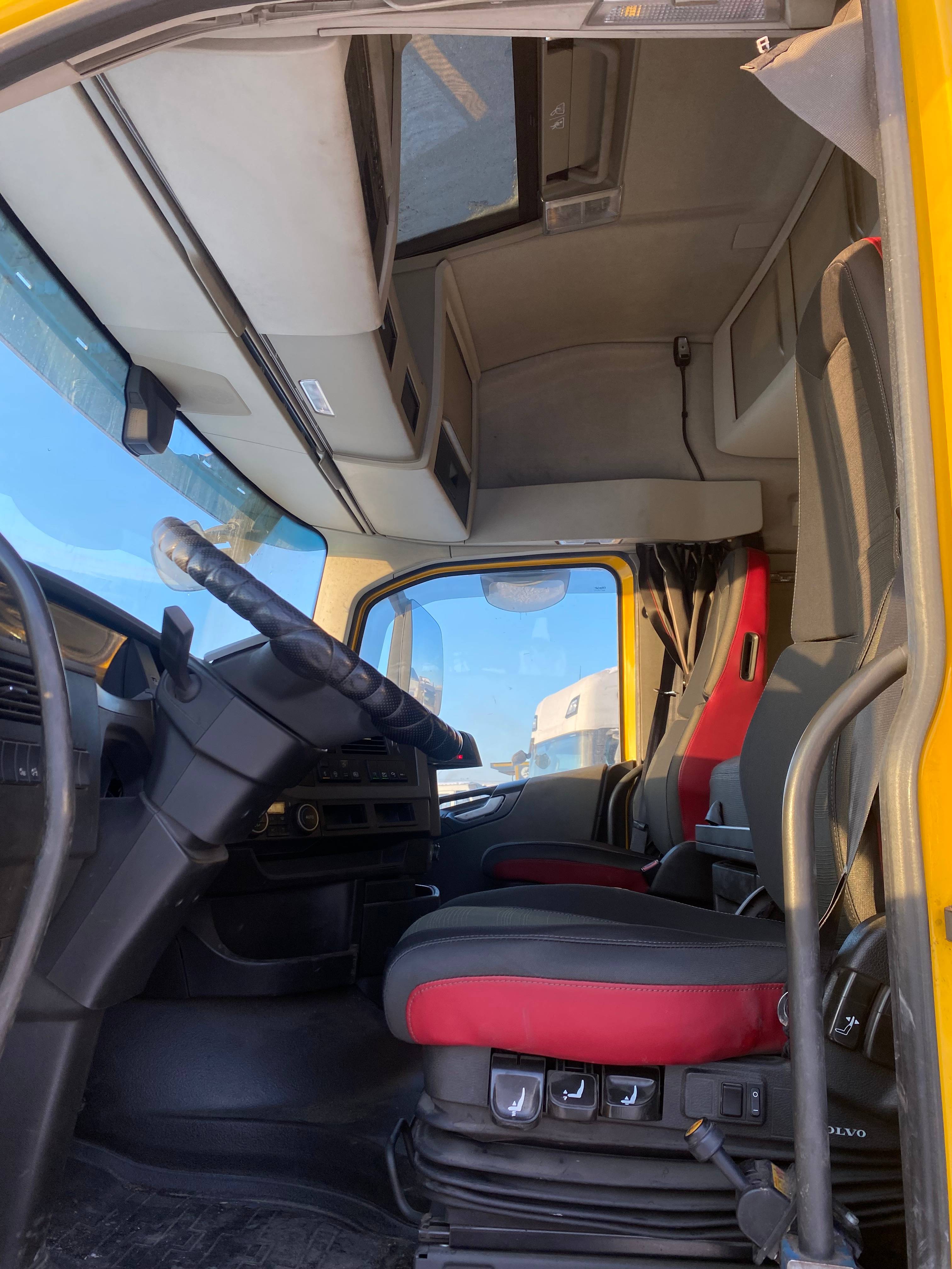 Volvo FH 460 6x2 (FH Globetrotter) Лот 000005412