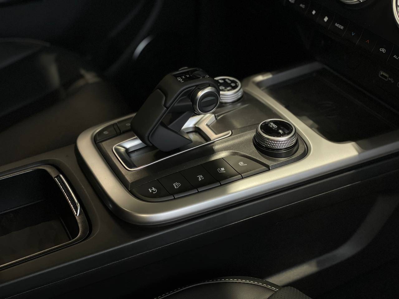 Tank 300 City Adventure 2.0 8AT 4WD