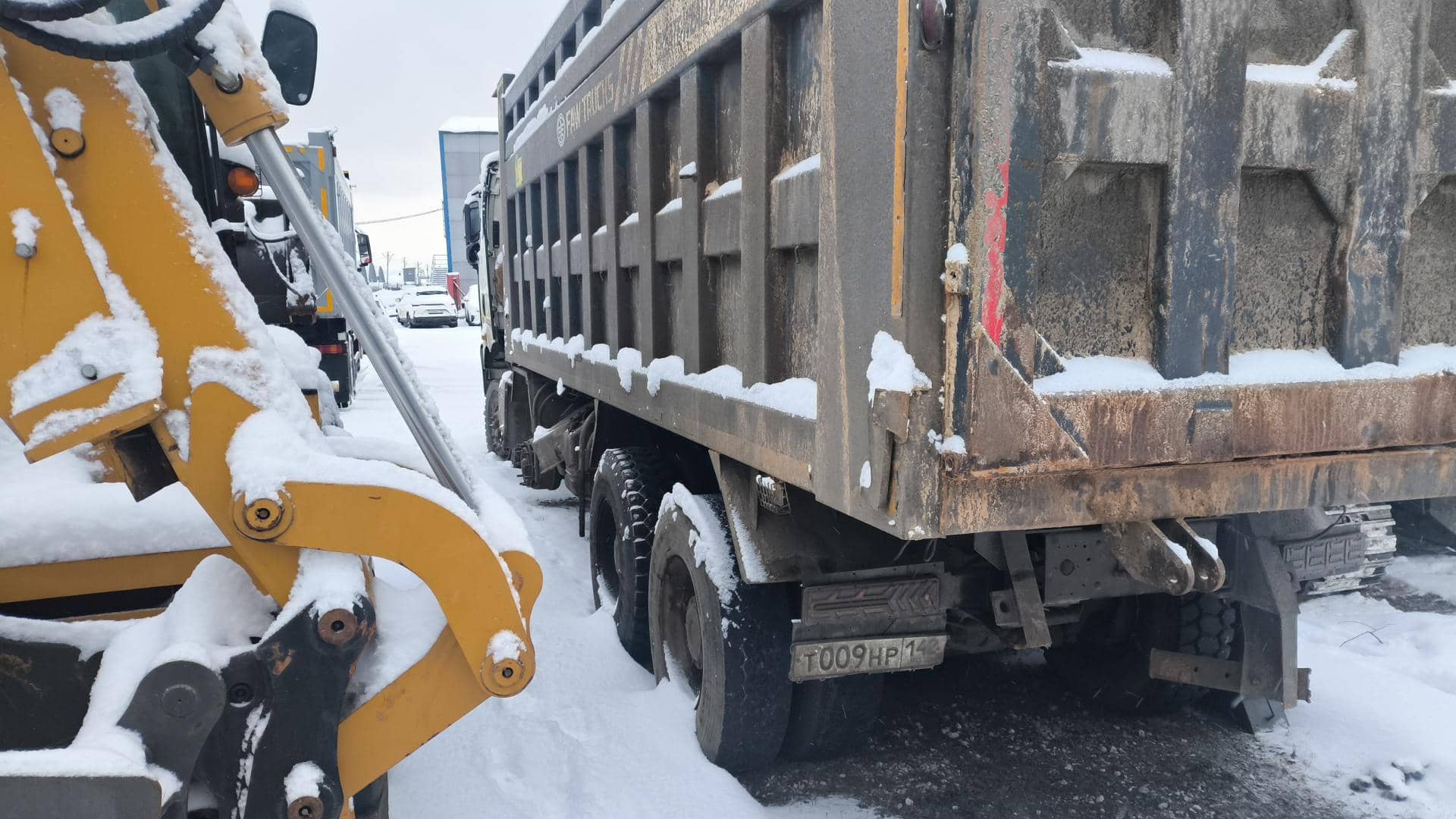 FAW CA3311P66K24T4E5 8х4,  100 000 км, 2022 года