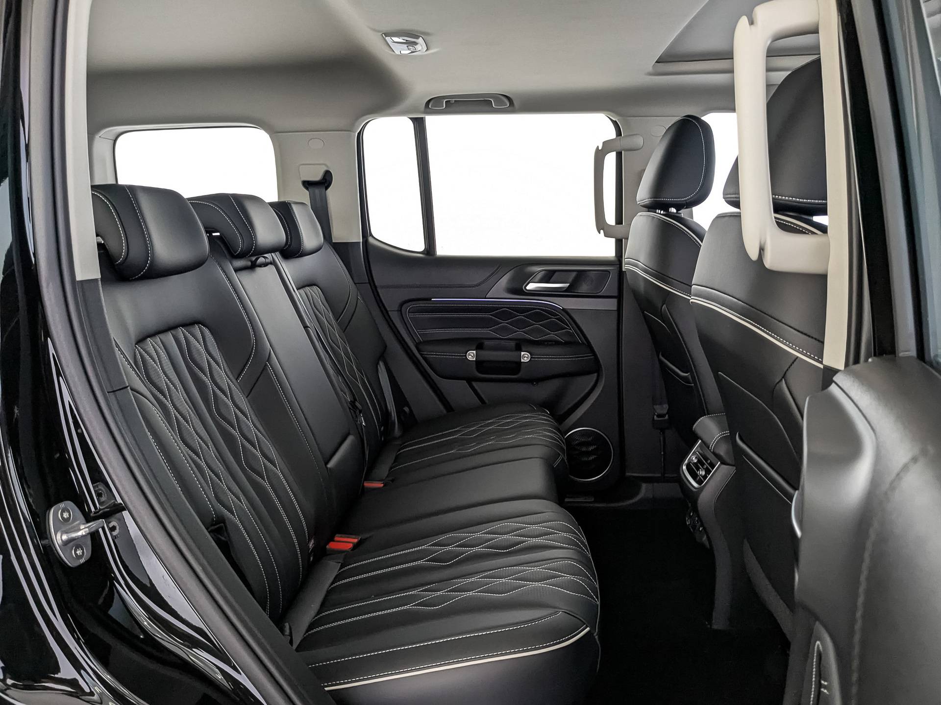 Tank 300 City Adventure 2.0 8AT 4WD