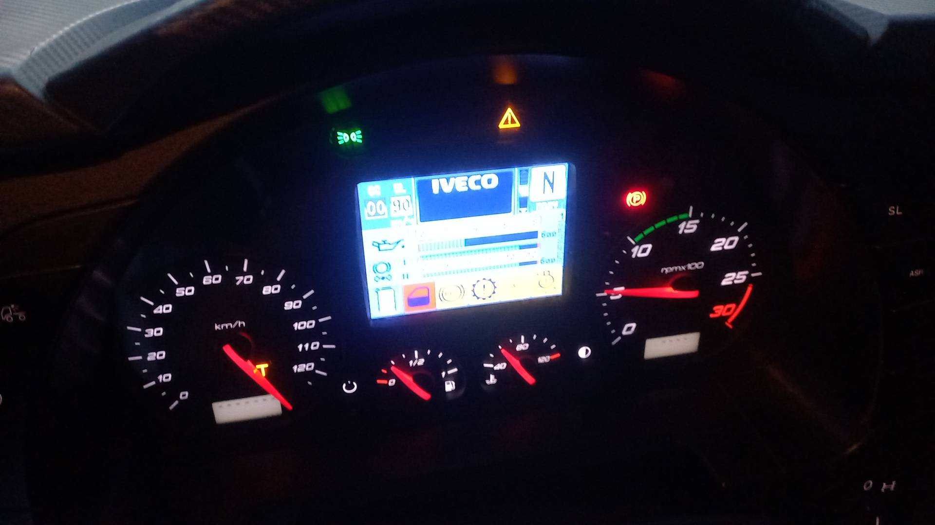 IVECO Stralis AT440S42T/P RR 4x2 (HI-ROAD),  870 000 км, 2018 года в лизинг