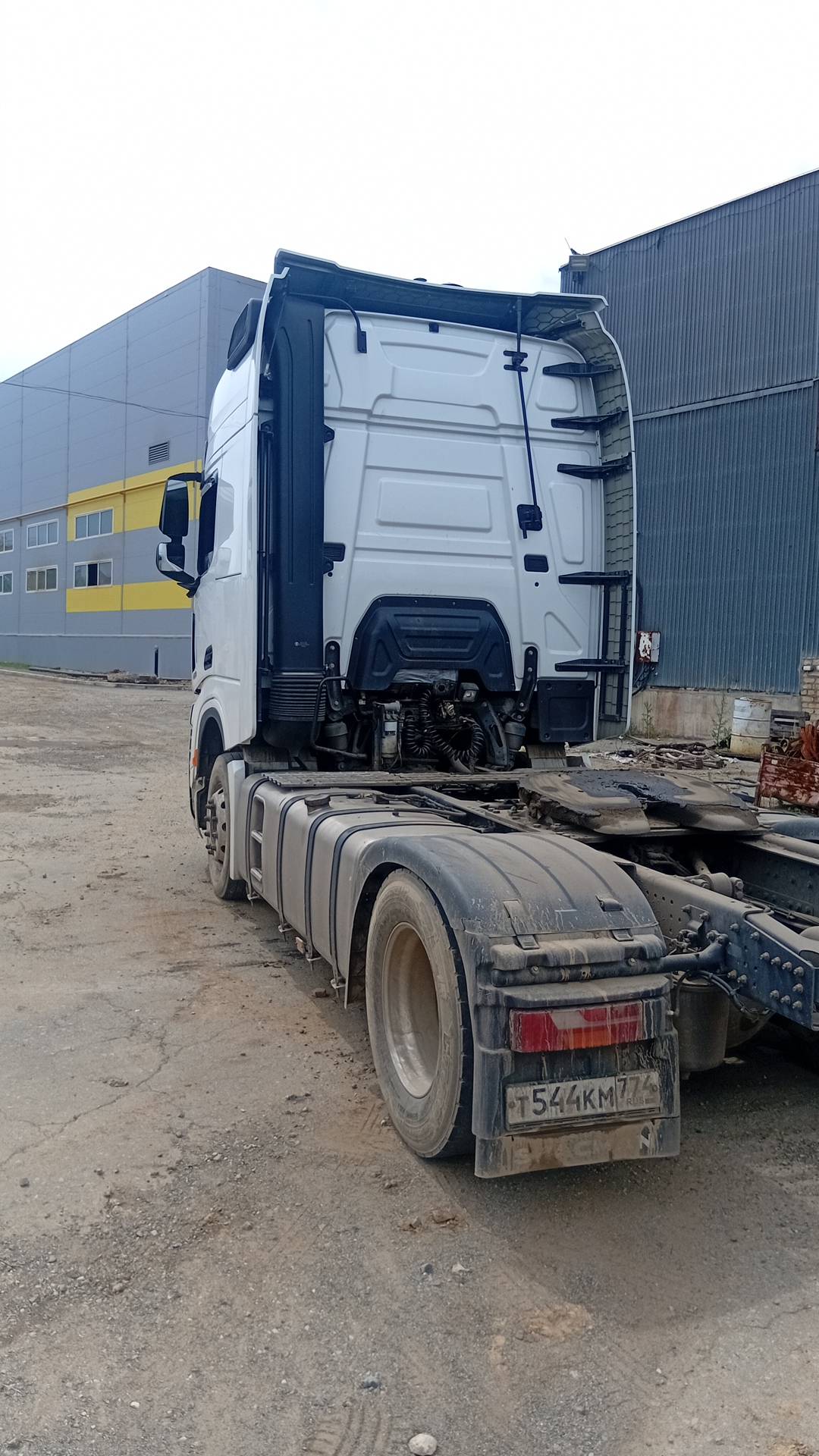 Shacman SX4188YY381,  326 811 км, 2023 года в лизинг