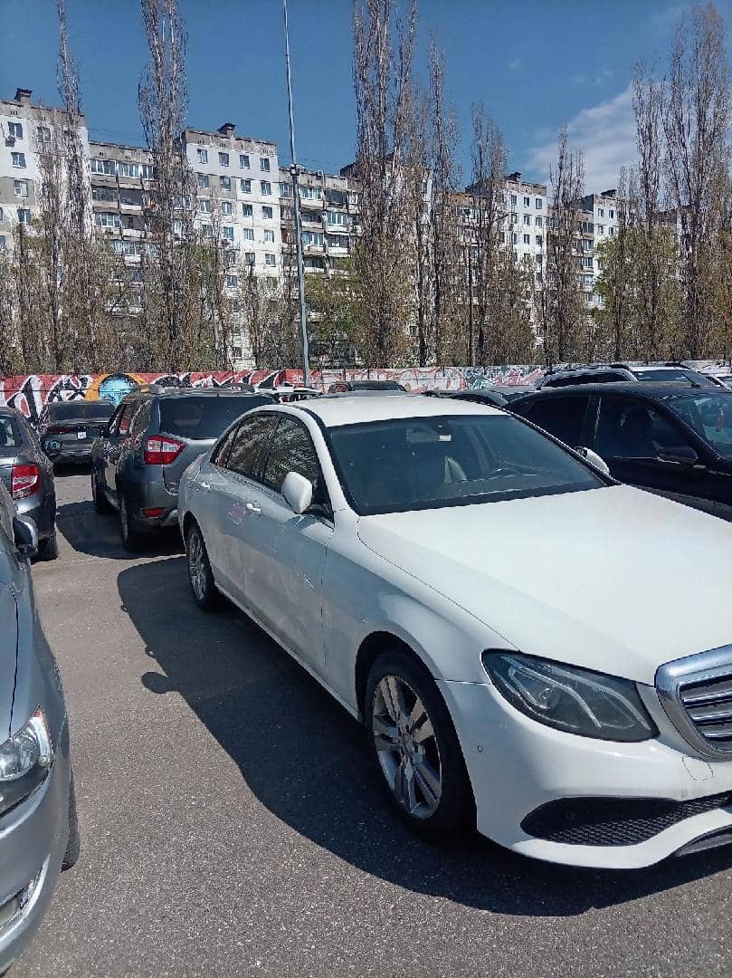 Mercedes-Benz E седан,  240 000 км, 2018 года