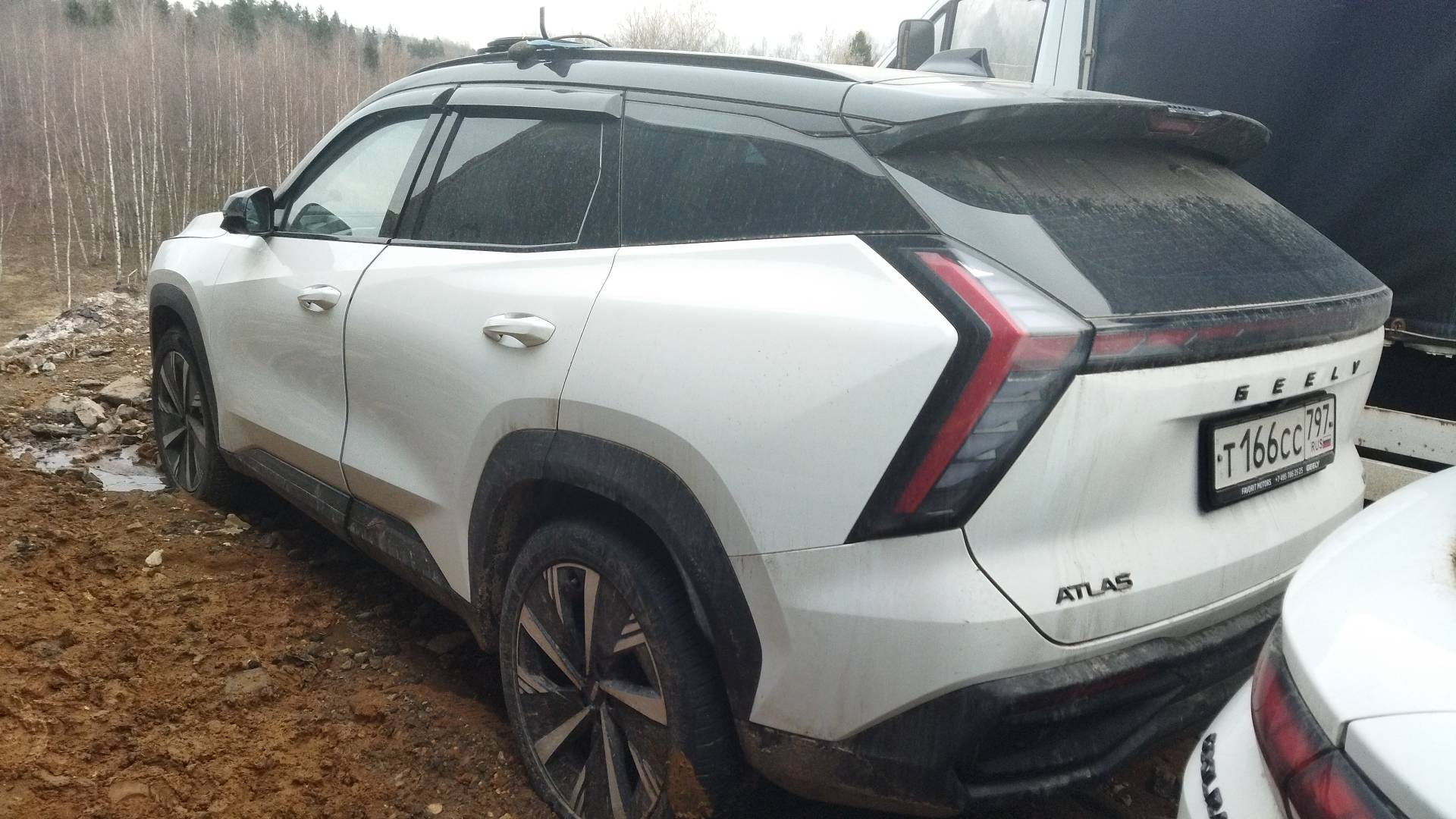 Geely Atlas,  100 000 км, 2024 года в лизинг