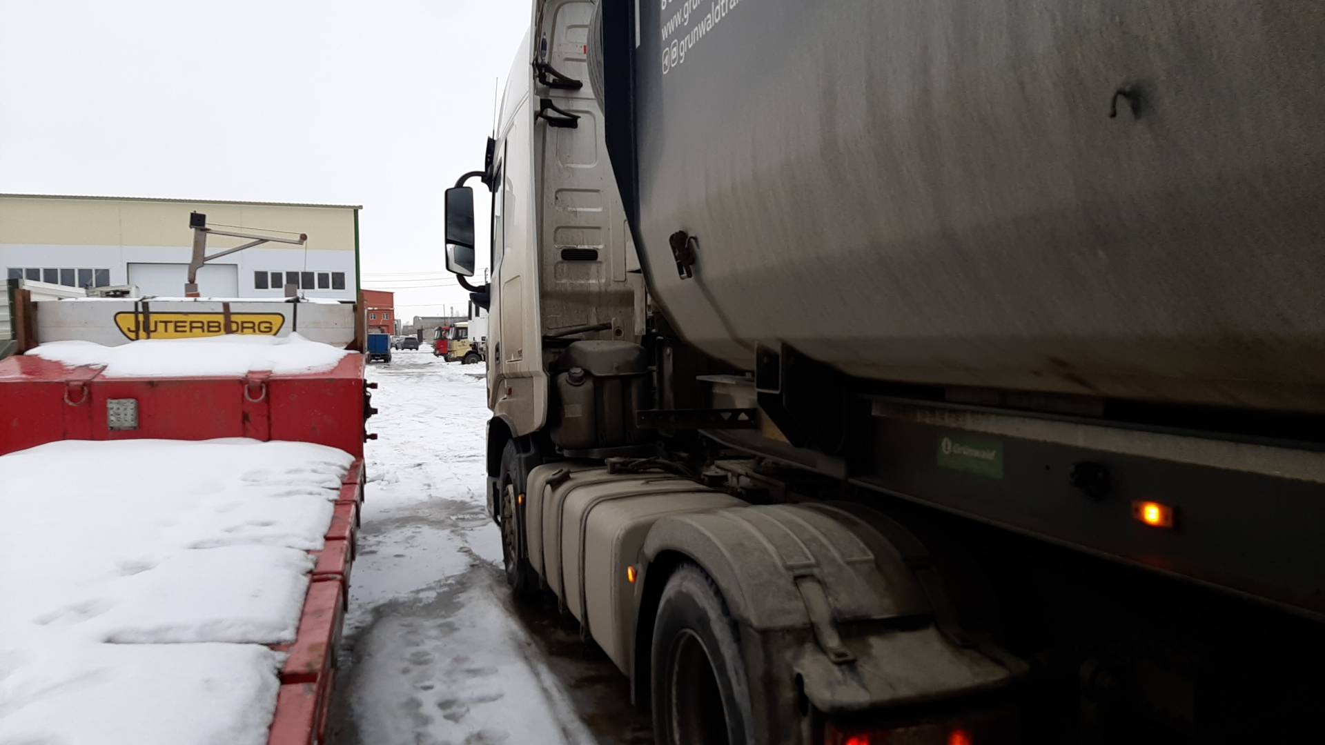 DongFeng GX DFH4180 4x2,  554 541 км, 2023 года в лизинг