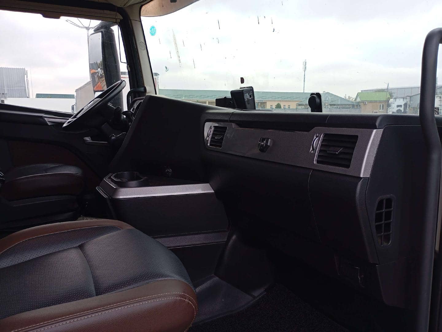 FAW CA4180P77K25E5 4x2,  497 139 км, 2023 года в лизинг