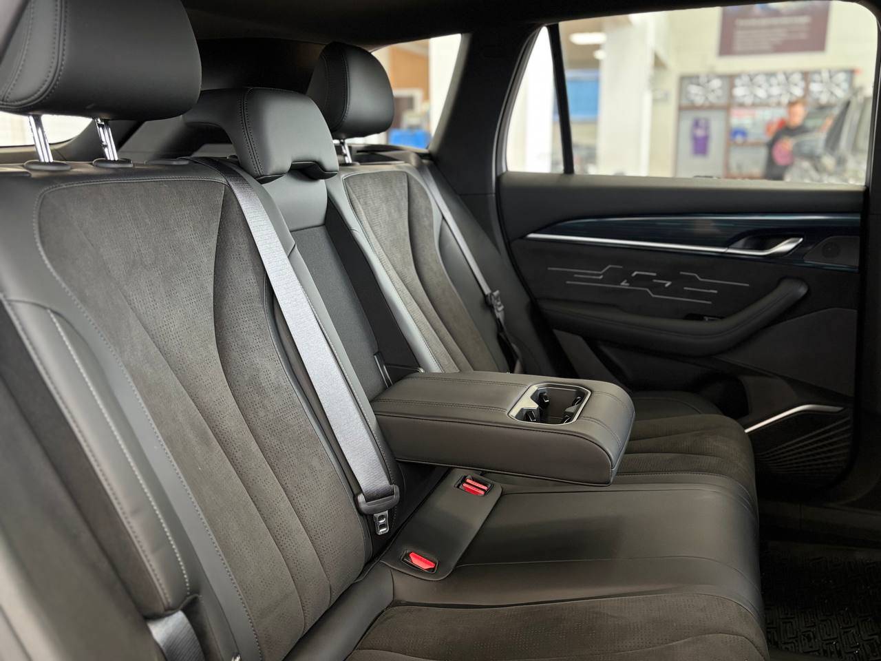 Geely Monjaro Flagship 2.0T (238 hp) 8AT 4WD