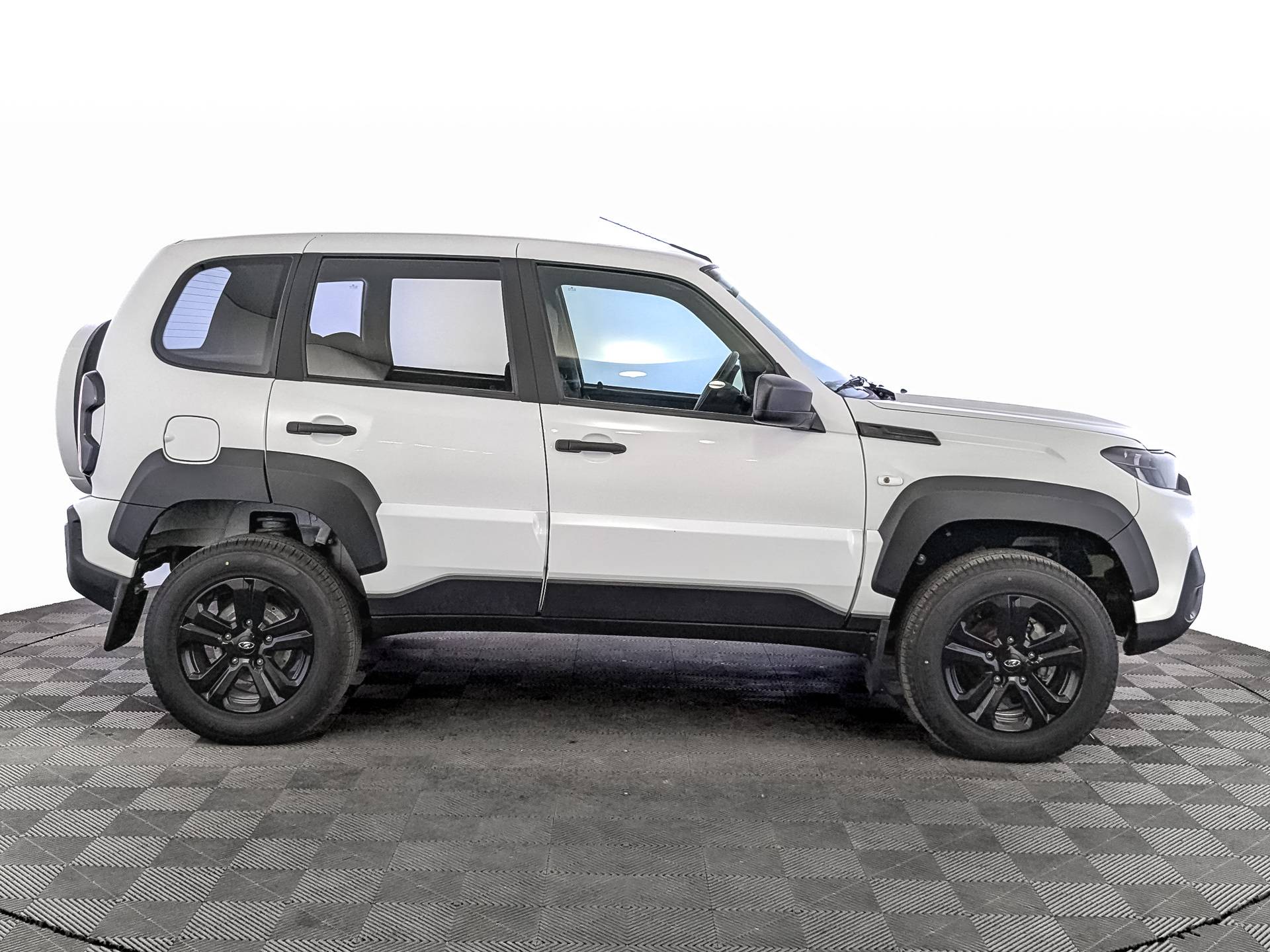 Lada Niva Travel BLACK 24 MMS IVI 1.7 80hp 5MT