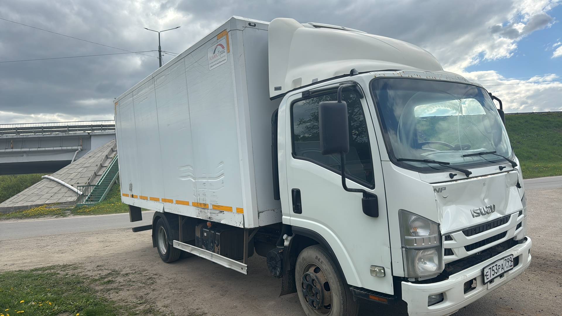 ISUZU NPR75LK