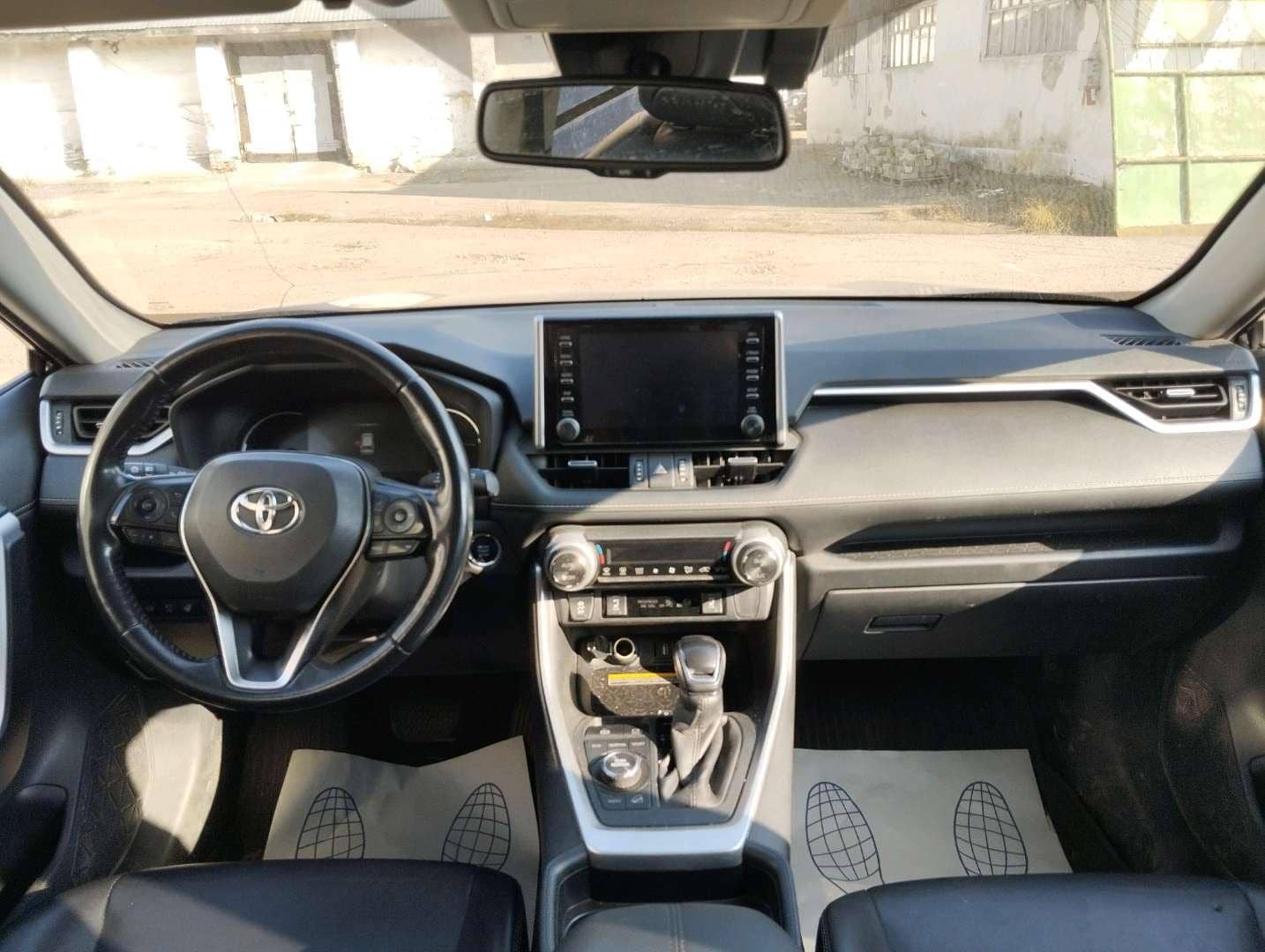 Toyota RAV4,  133 213 км, 2021 года в лизинг