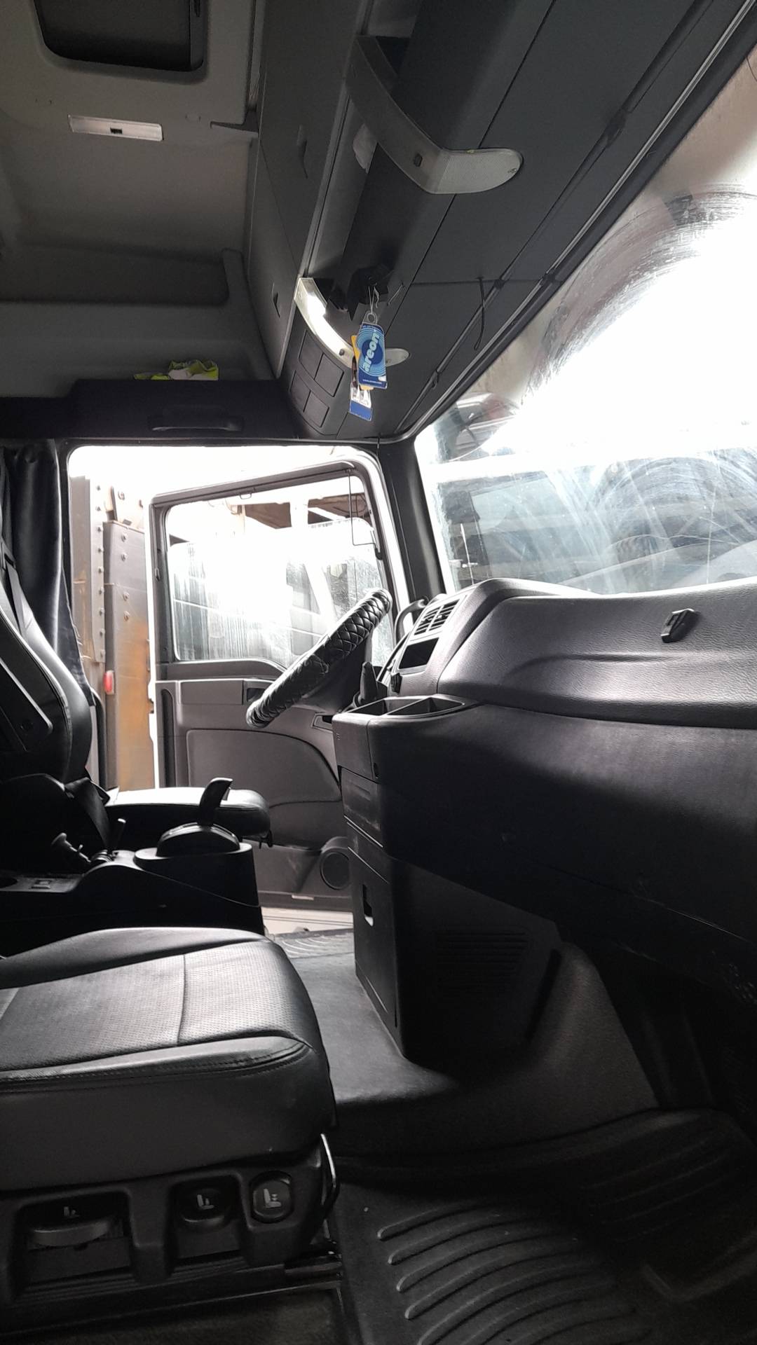 Sitrak C7H 4x2 ZZ4186V361HE,  397 475 км, 2023 года в лизинг