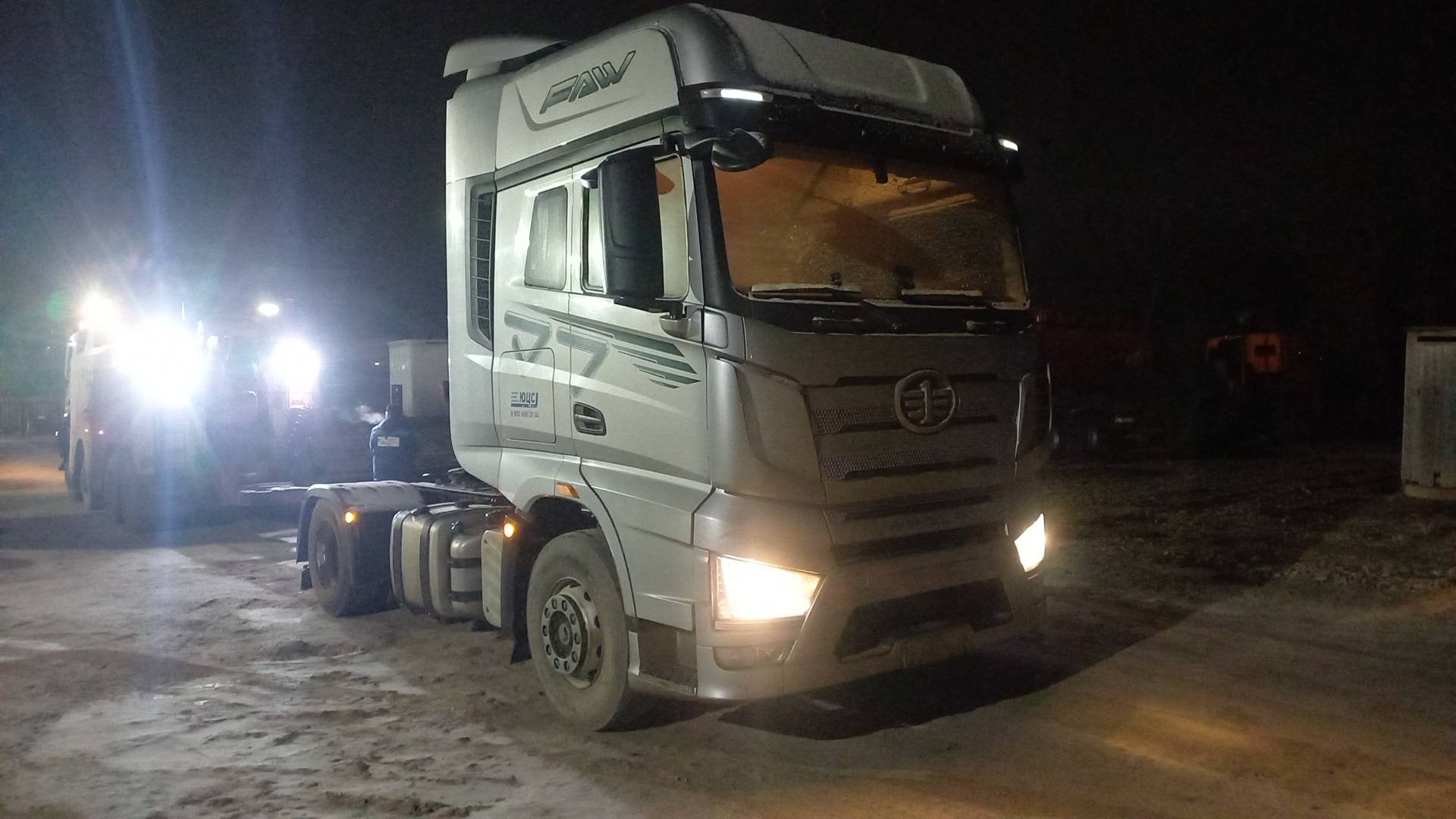 FAW CA4180P77K25E5 4x2