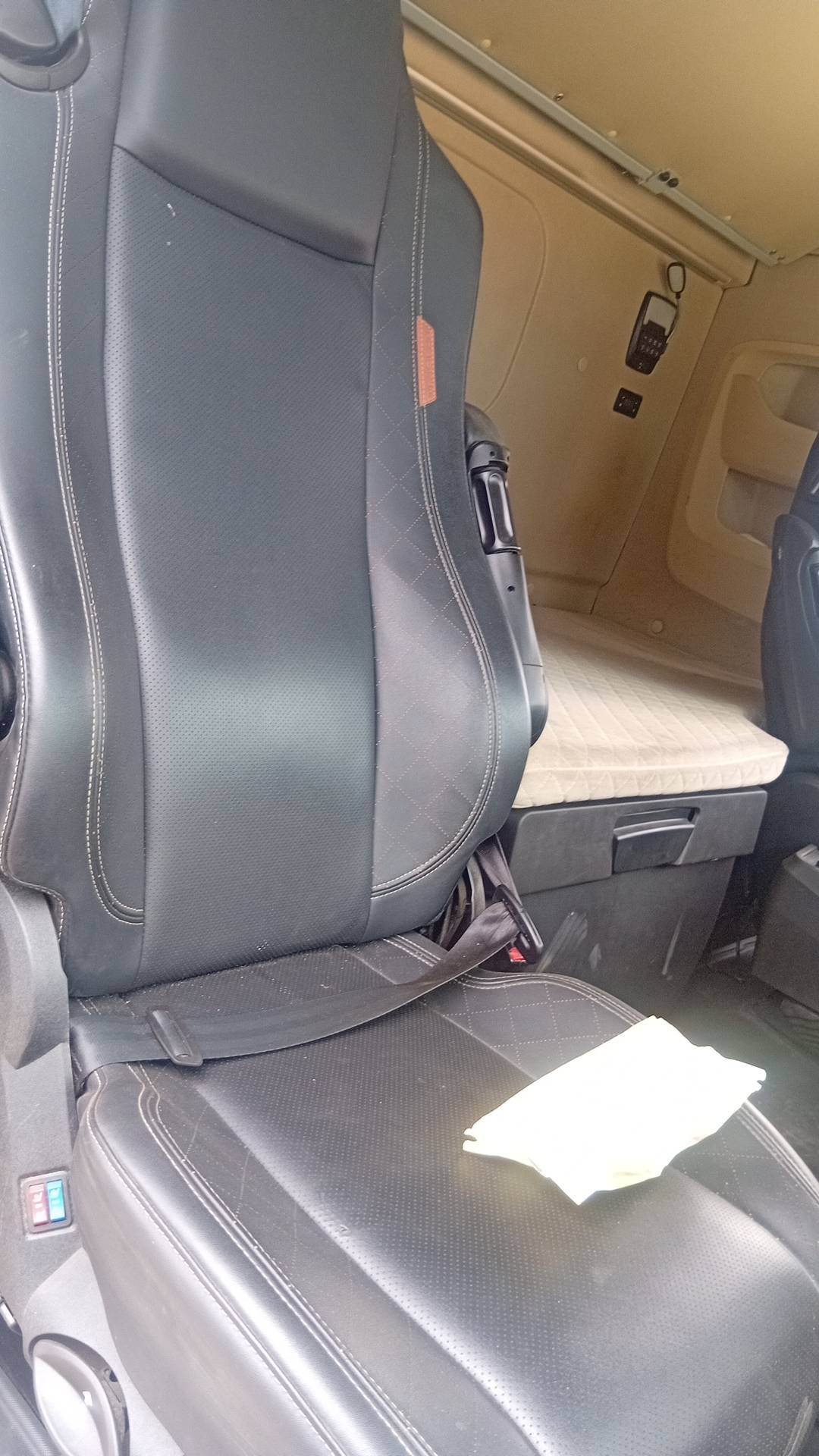 Shacman SX4188YY381,  290 215 км, 2023 года в лизинг