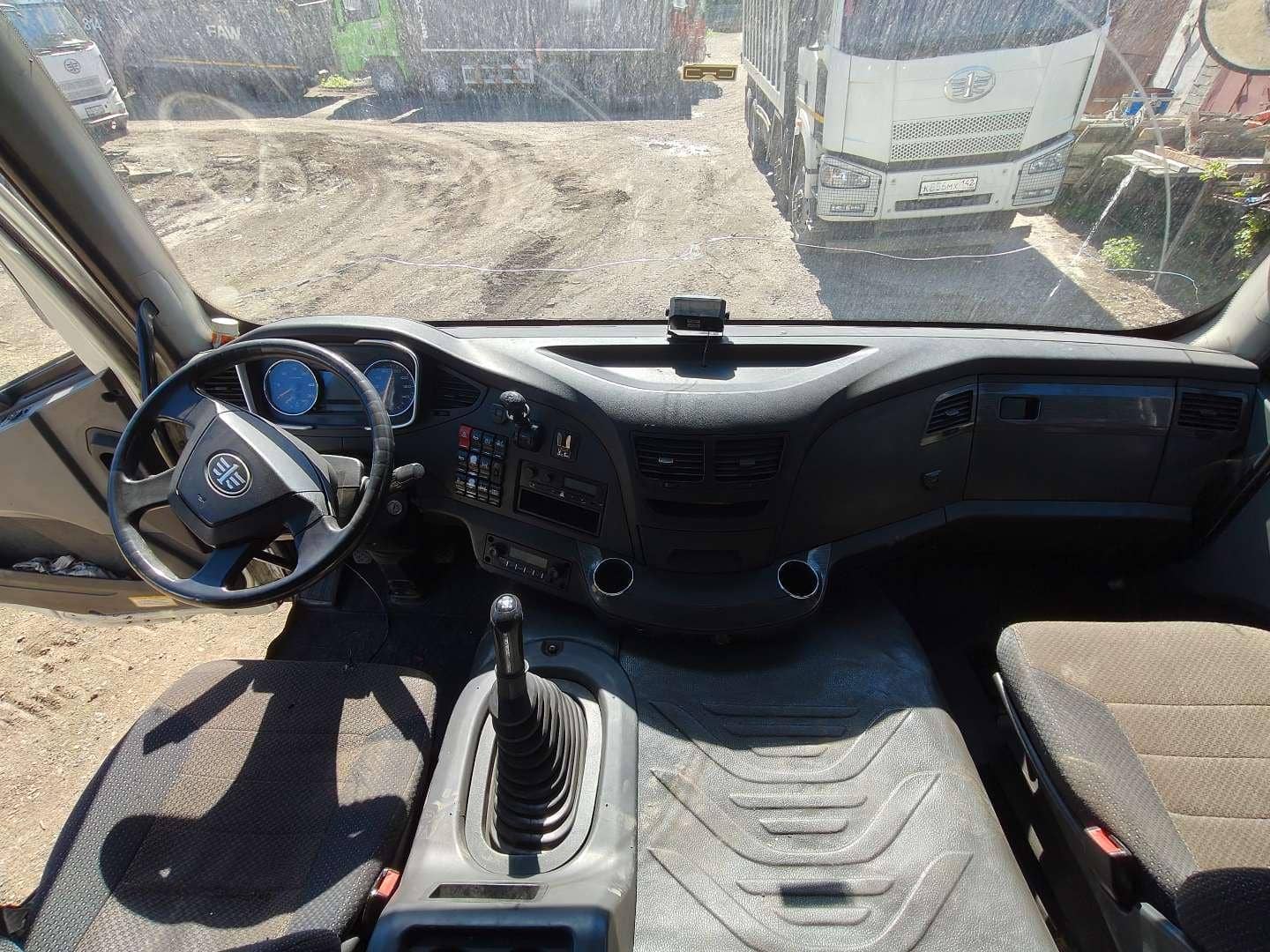 FAW CA3310P66K24T4E5 8х4,  1 км, 2021 года в лизинг