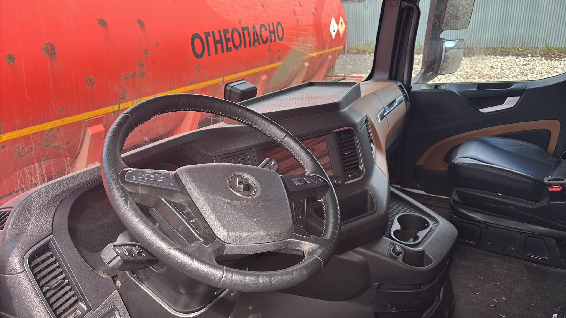 Shacman SX4188YY381,  250 861 км, 2024 года в лизинг