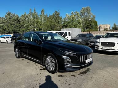Hongqi E-QM5