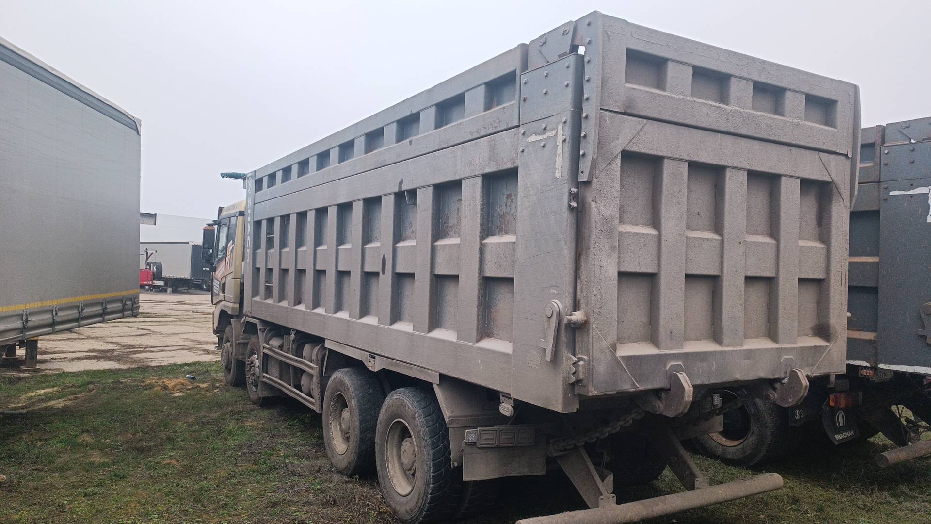 Shacman SX33186T366C,  217 679 км, 2022 года в лизинг