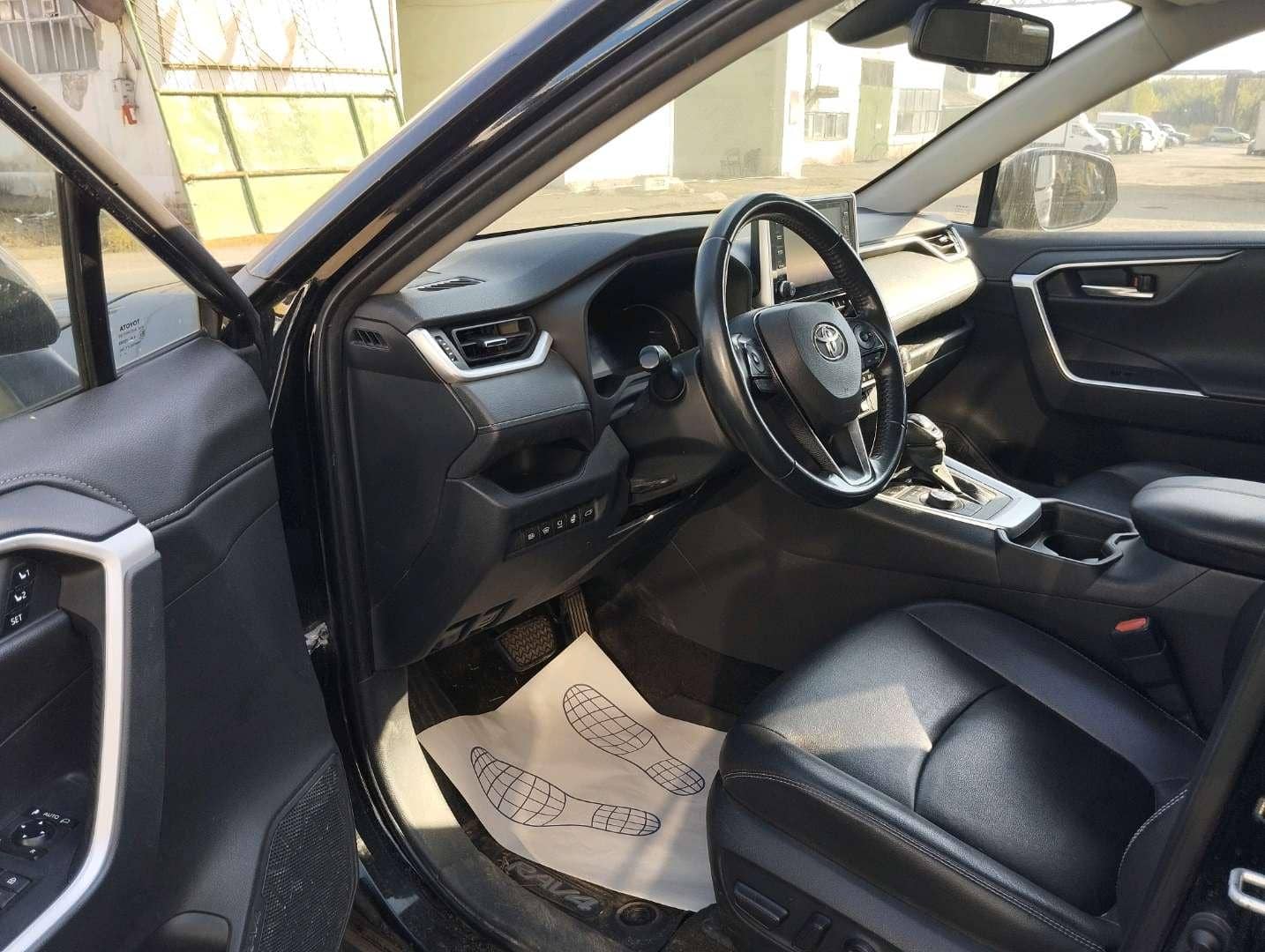 Toyota RAV4,  133 213 км, 2021 года в лизинг