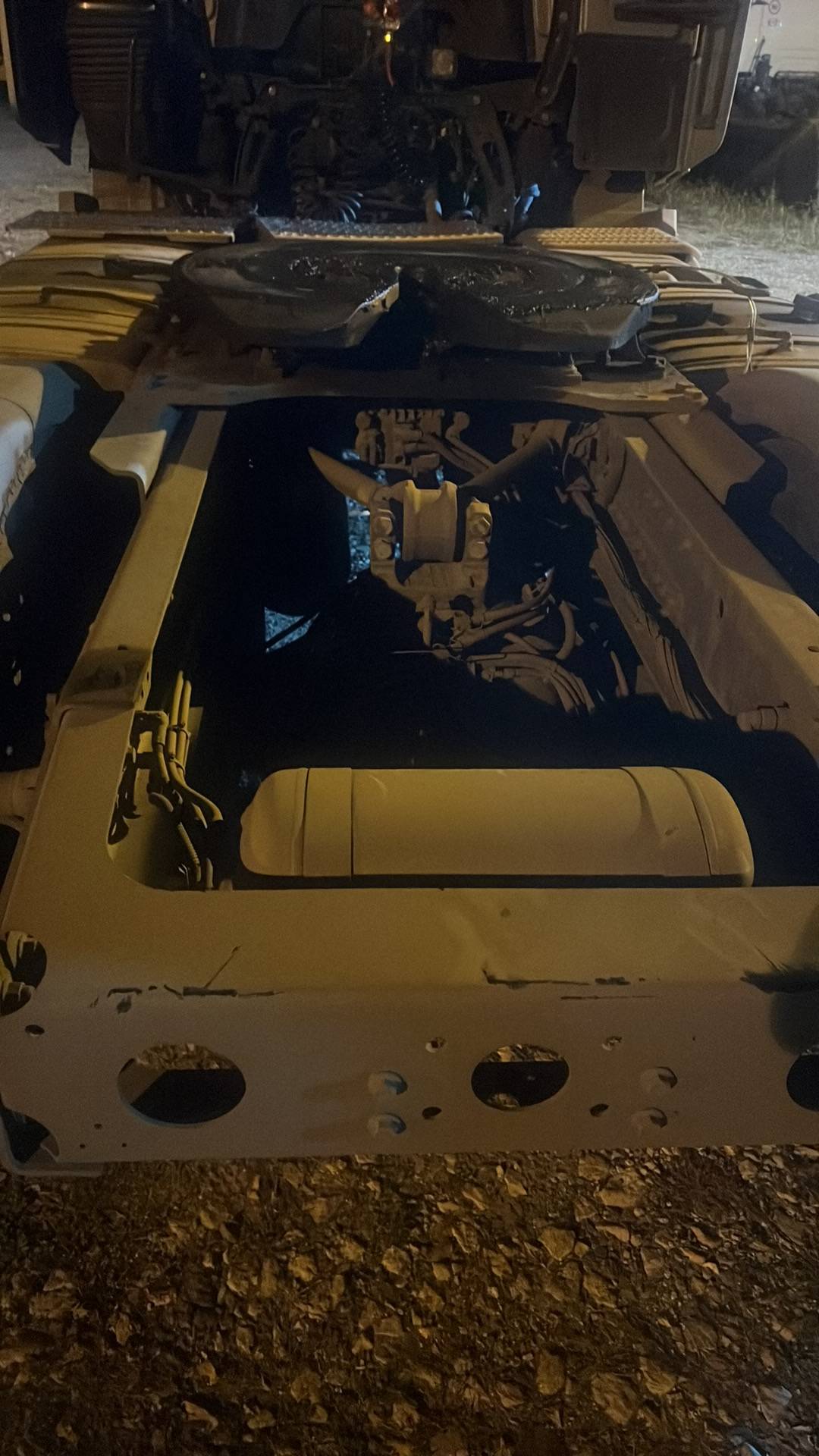 Shacman SX4188YY381,  416 324 км, 2023 года в лизинг