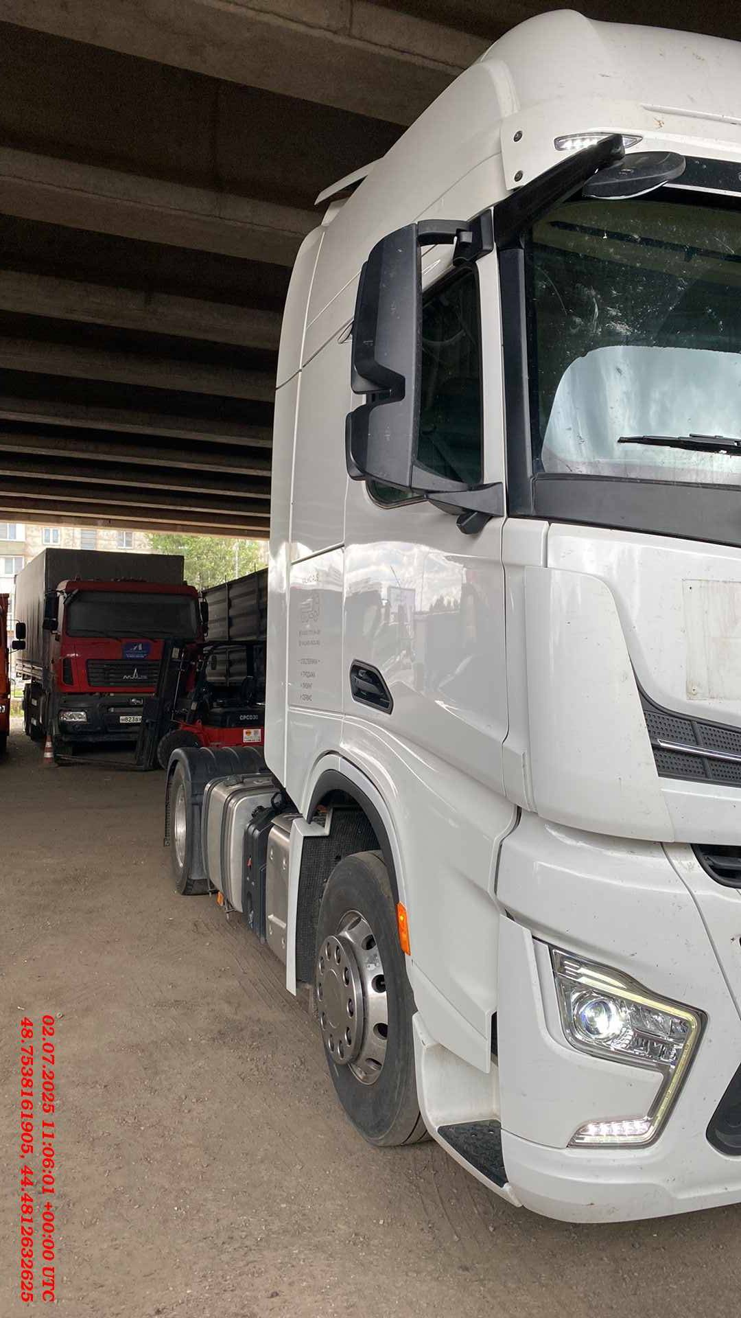 Shacman SX4188YY381,  137 516 км, 2024 года в лизинг