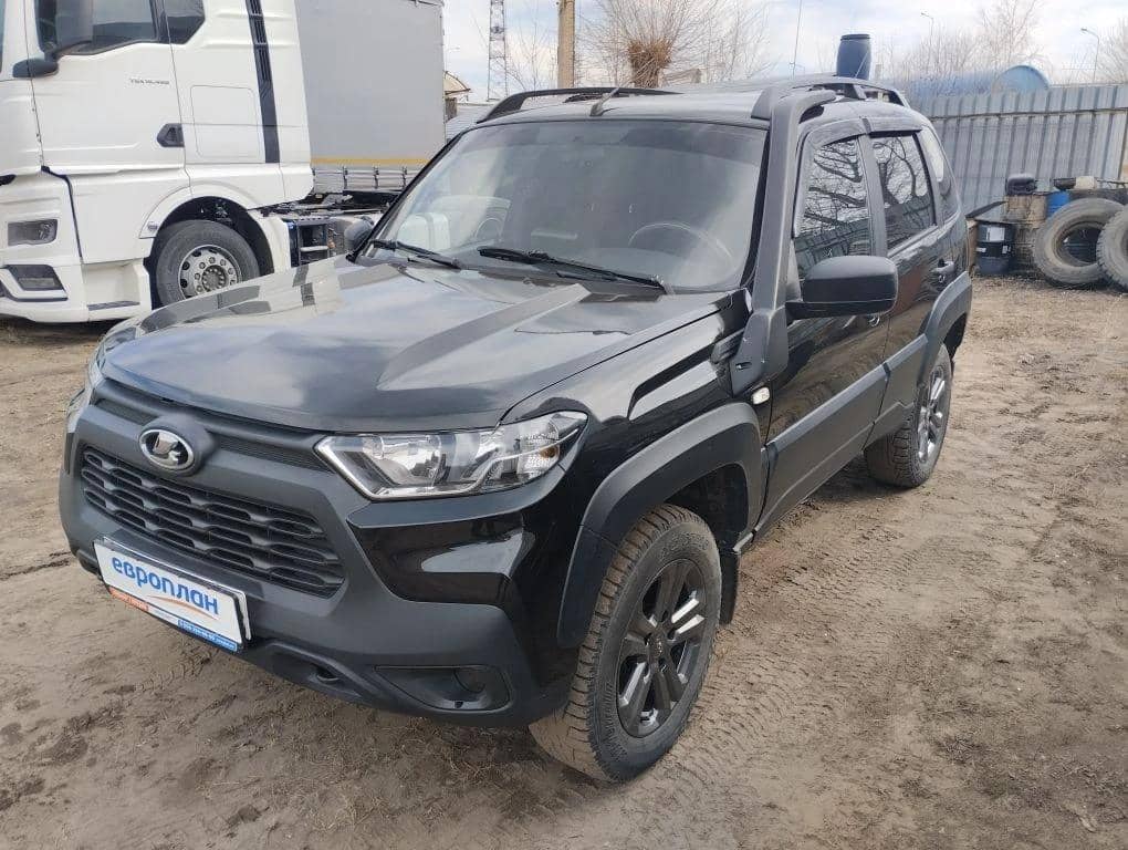 Lada Niva Travel