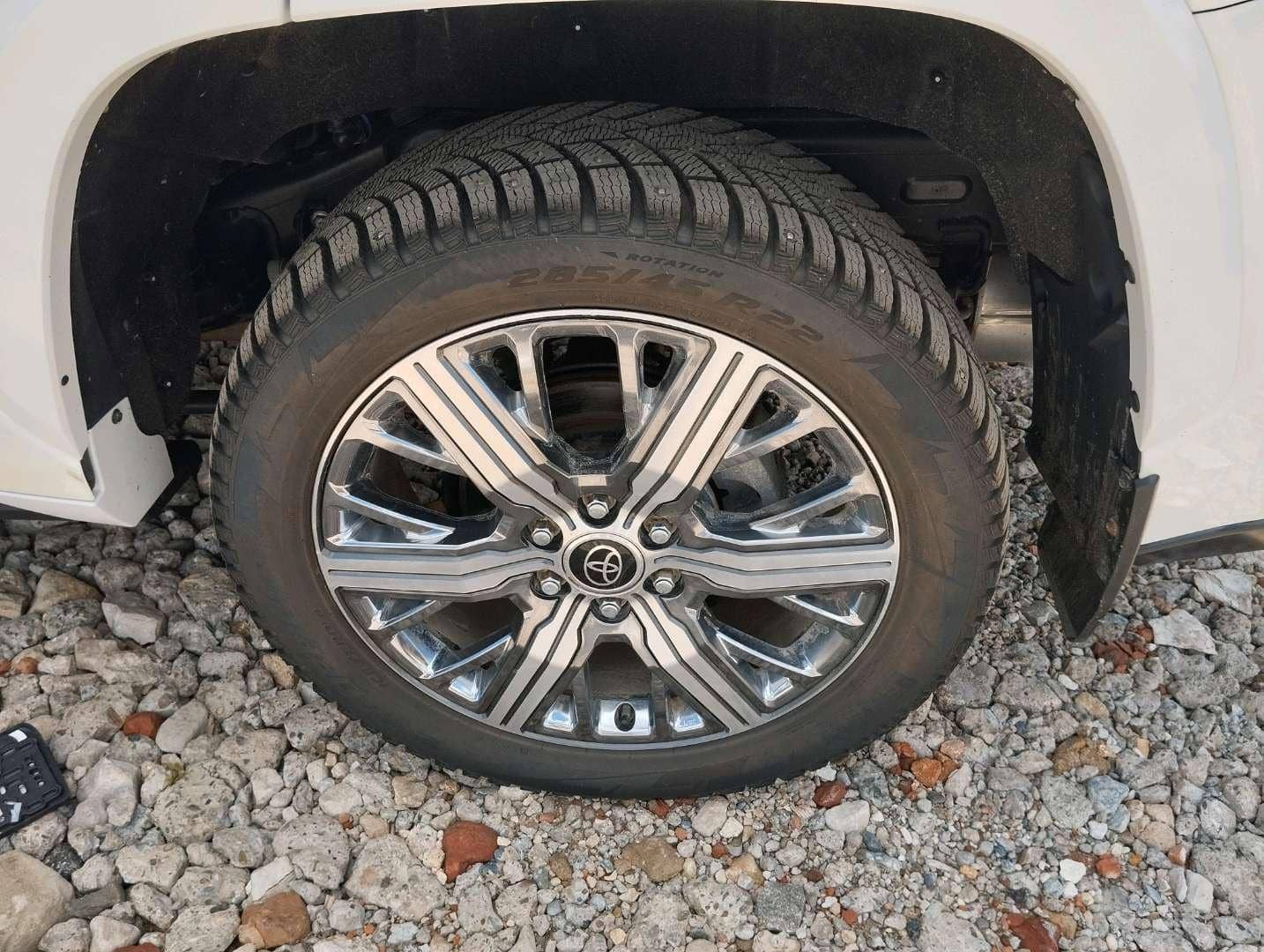 Toyota Sequoia,  25 194 км, 2024 года в лизинг