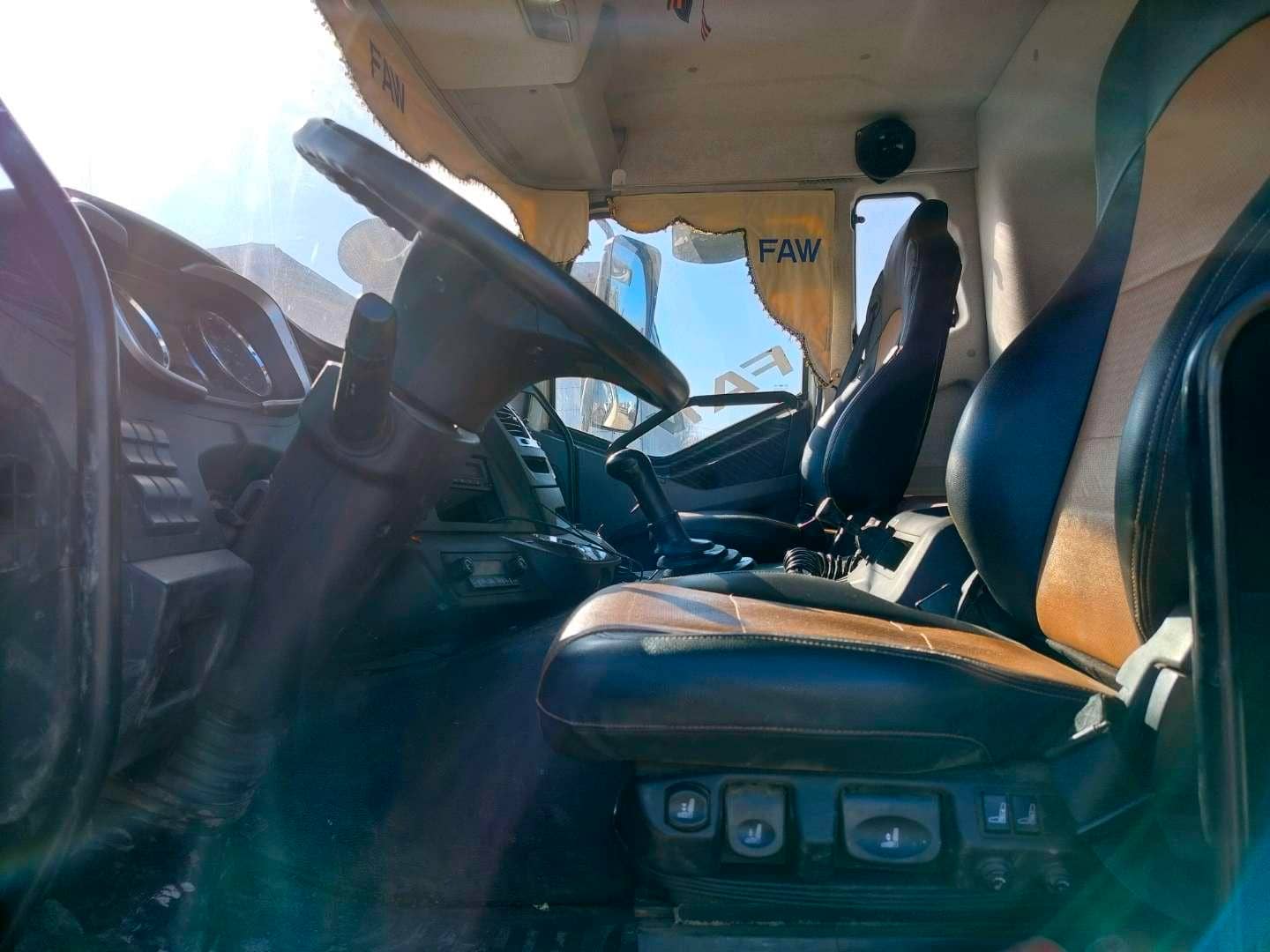 FAW CA3250P66K24T1E5 6х4,  130 404 км, 2022 года в лизинг