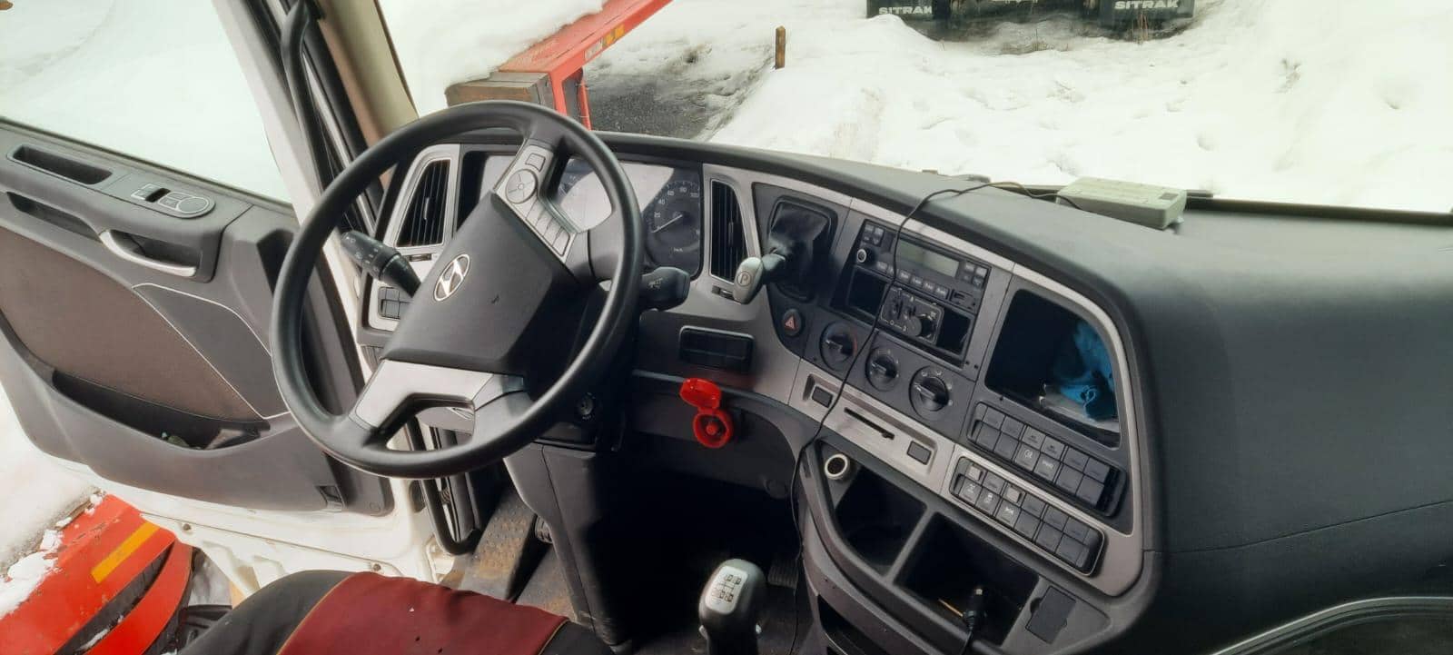 Hyundai XCIENT QZ 6х4,  207 326 км, 2018 года в лизинг
