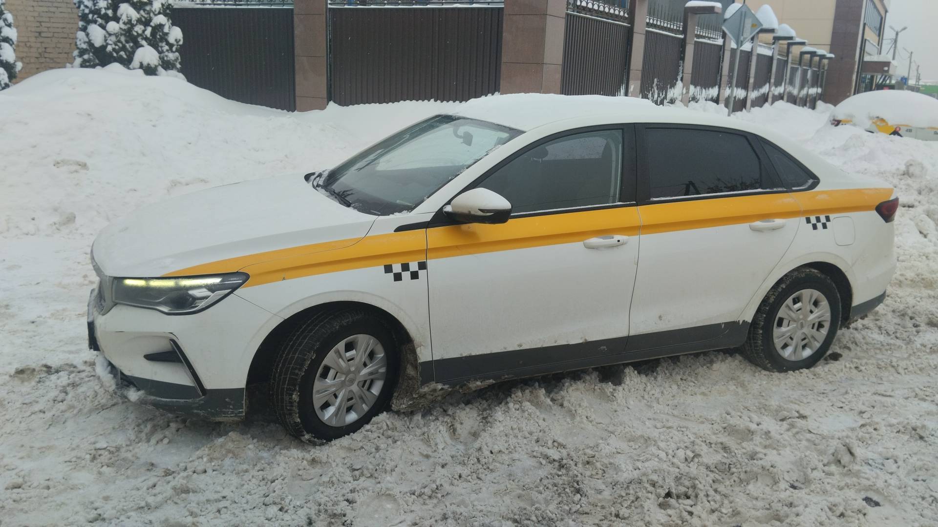 Geely Emgrand,  195 560 км, 2023 года в лизинг