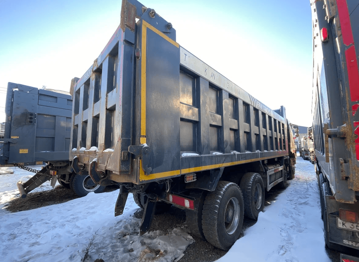 FAW CA3310P66K24T4E5 8х4,  100 140 км, 2021 года в лизинг