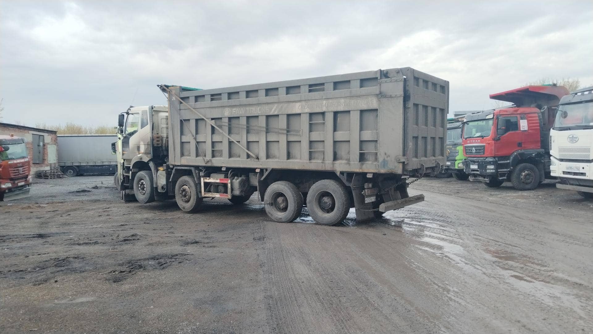 FAW CA3310P66K24T4E5 8х4,  311 819 км, 2023 года в лизинг
