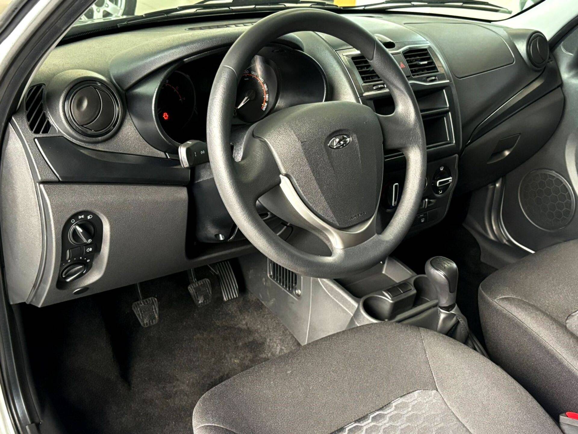 Lada Granta седан Classic 24 Кондиционер 1.6 90hp 5MT