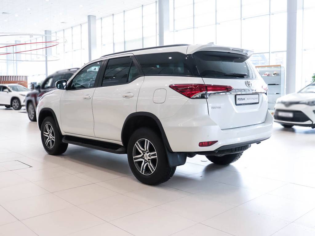 Toyota Fortuner Комфорт 2.7 АКП