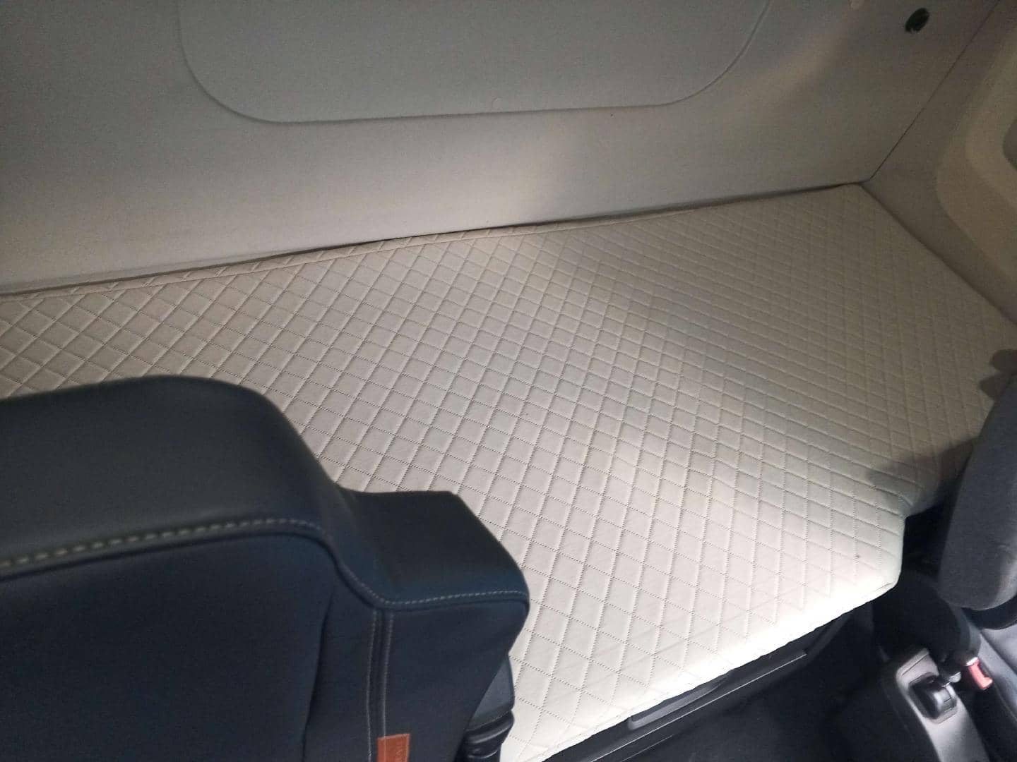 Shacman SX4188YY381,  277 790 км, 2023 года в лизинг