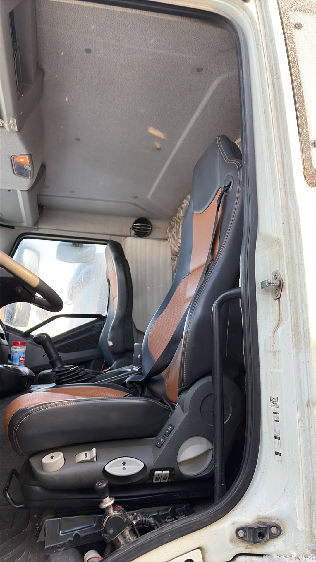 FAW CA3250P66K24T1E5 6х4,  184 108 км, 2023 года в лизинг