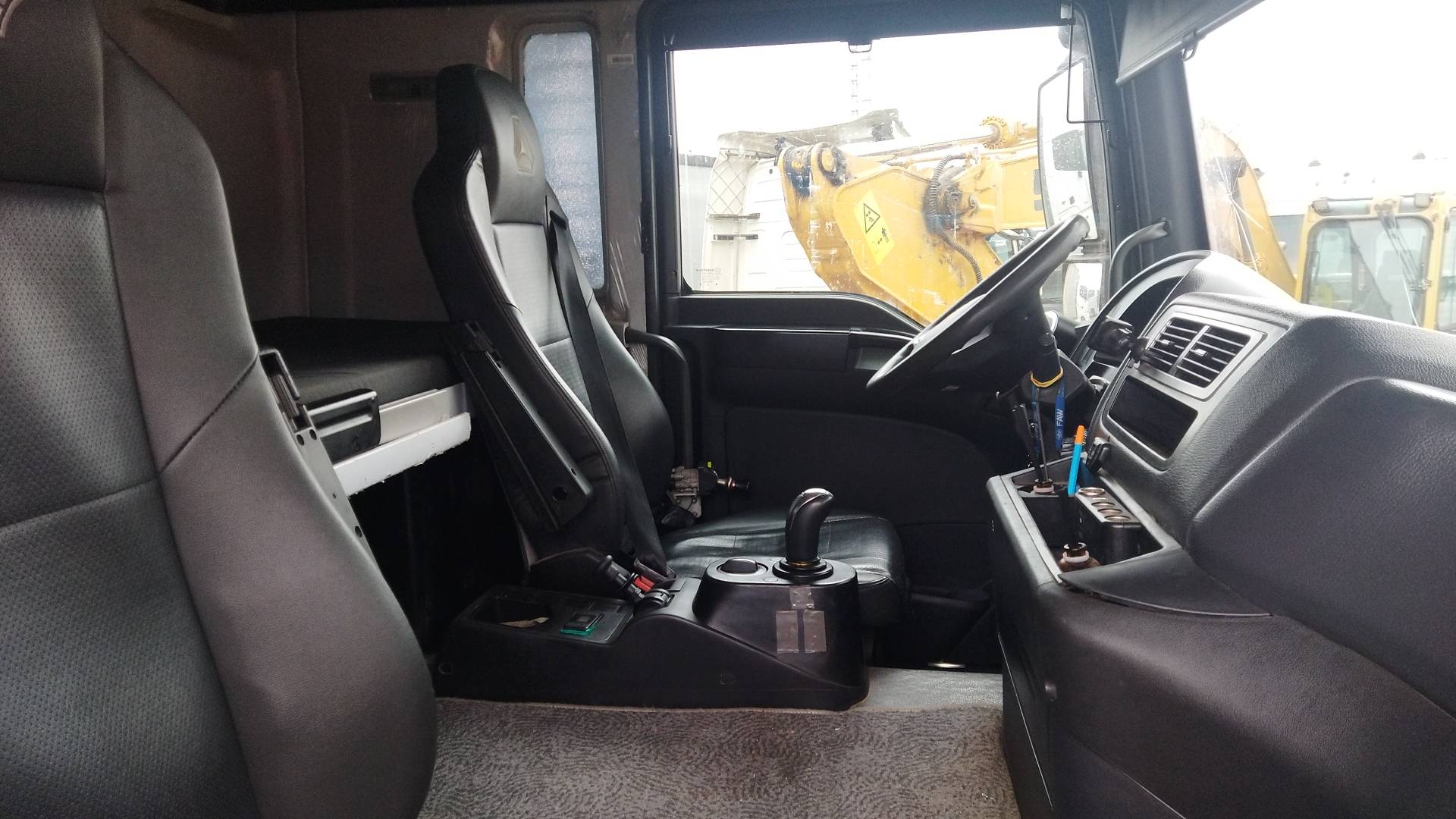 Sitrak ZZ3316V306ME,  342 296 км, 2023 года в лизинг