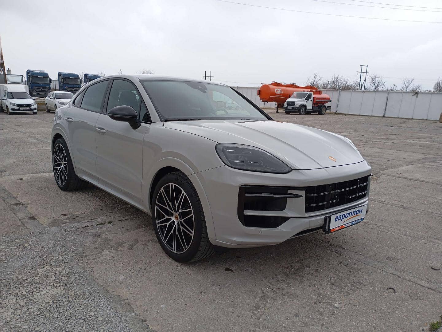 Porsche Cayenne,  33 841 км, 2023 года в лизинг