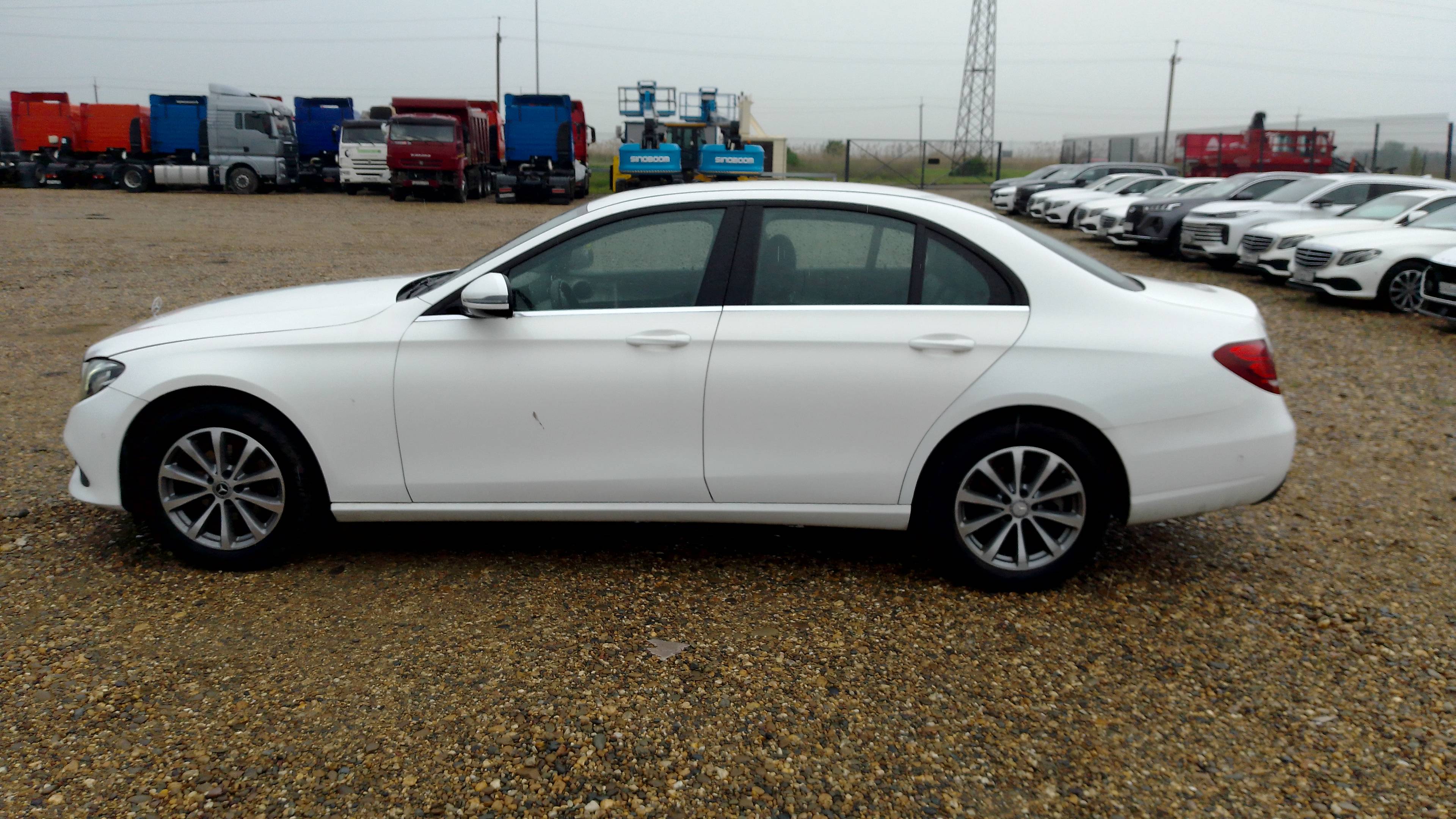 Mercedes-Benz E седан,  263 606 км, 2019 года в лизинг