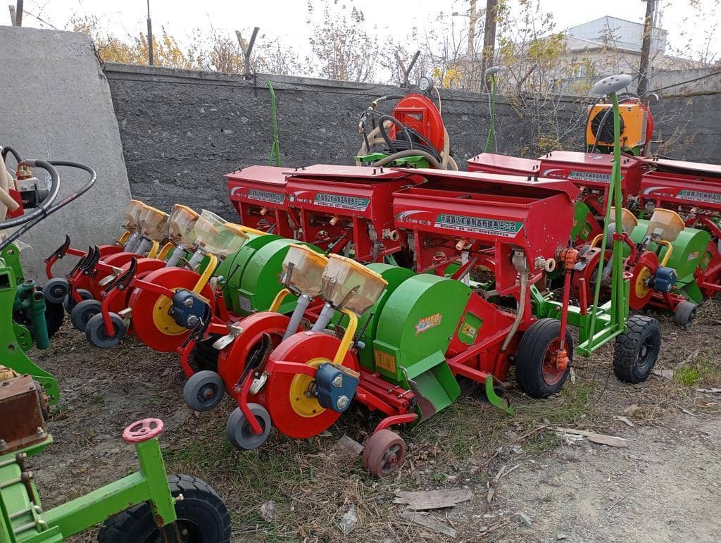 Jilin Kangda Agricultural Machinery 2BXF-27 Многофункциональная рядовая сеялка для посева и внесения удобрений